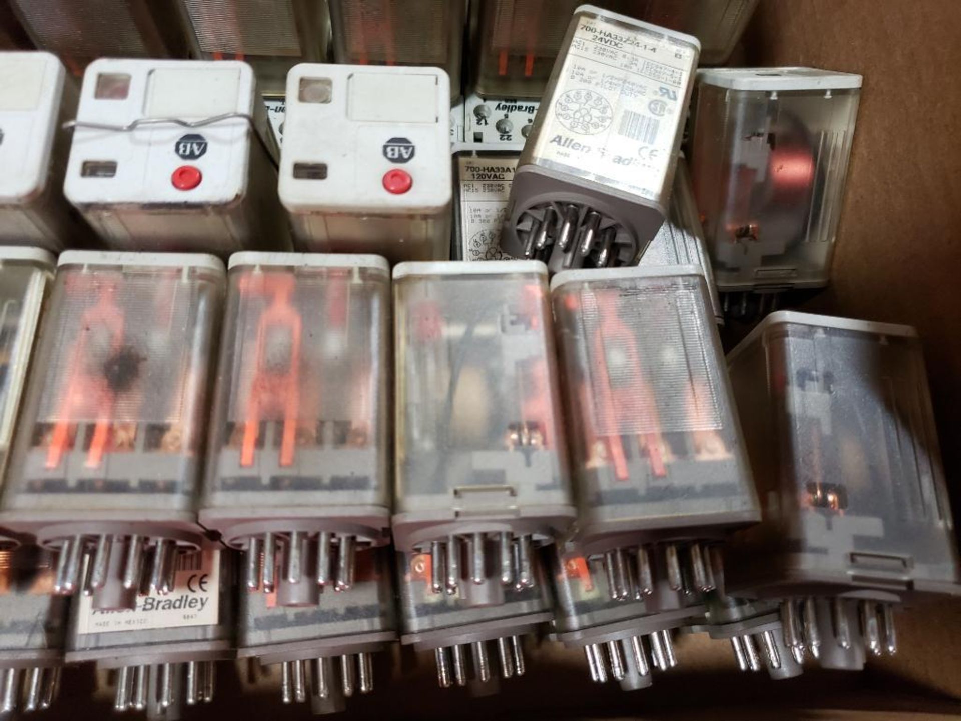 Assorted electrical relays, and holders. Allen Bradley. - Image 5 of 8