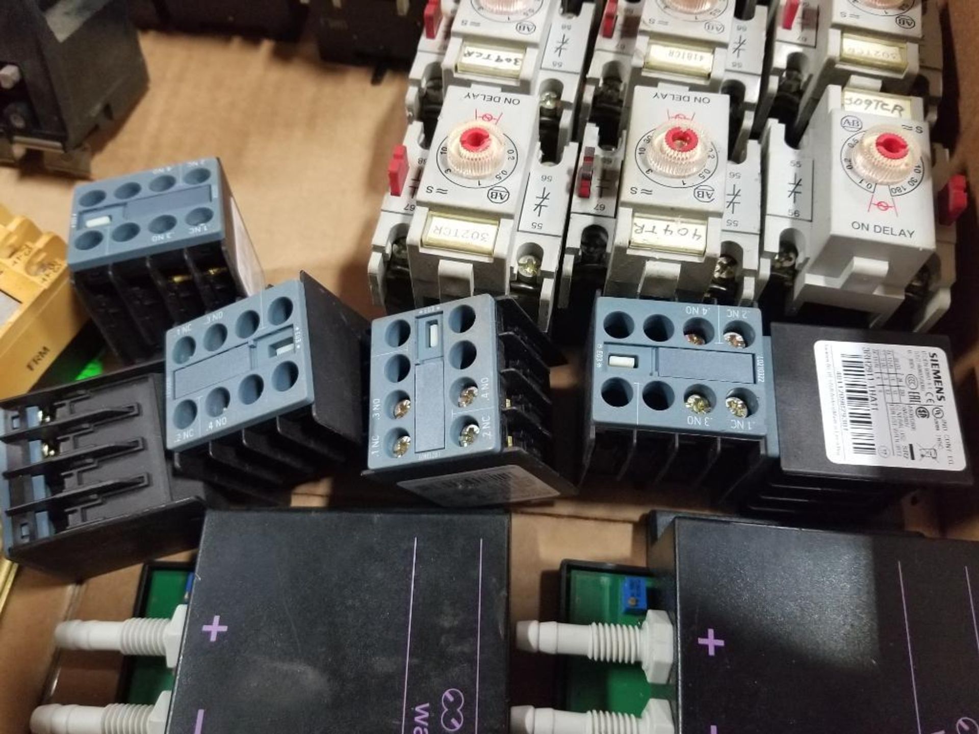 Assorted electrical contactors, relay, modules. Allen Bradley, Siemens, Halstrup Welcher. - Image 7 of 10