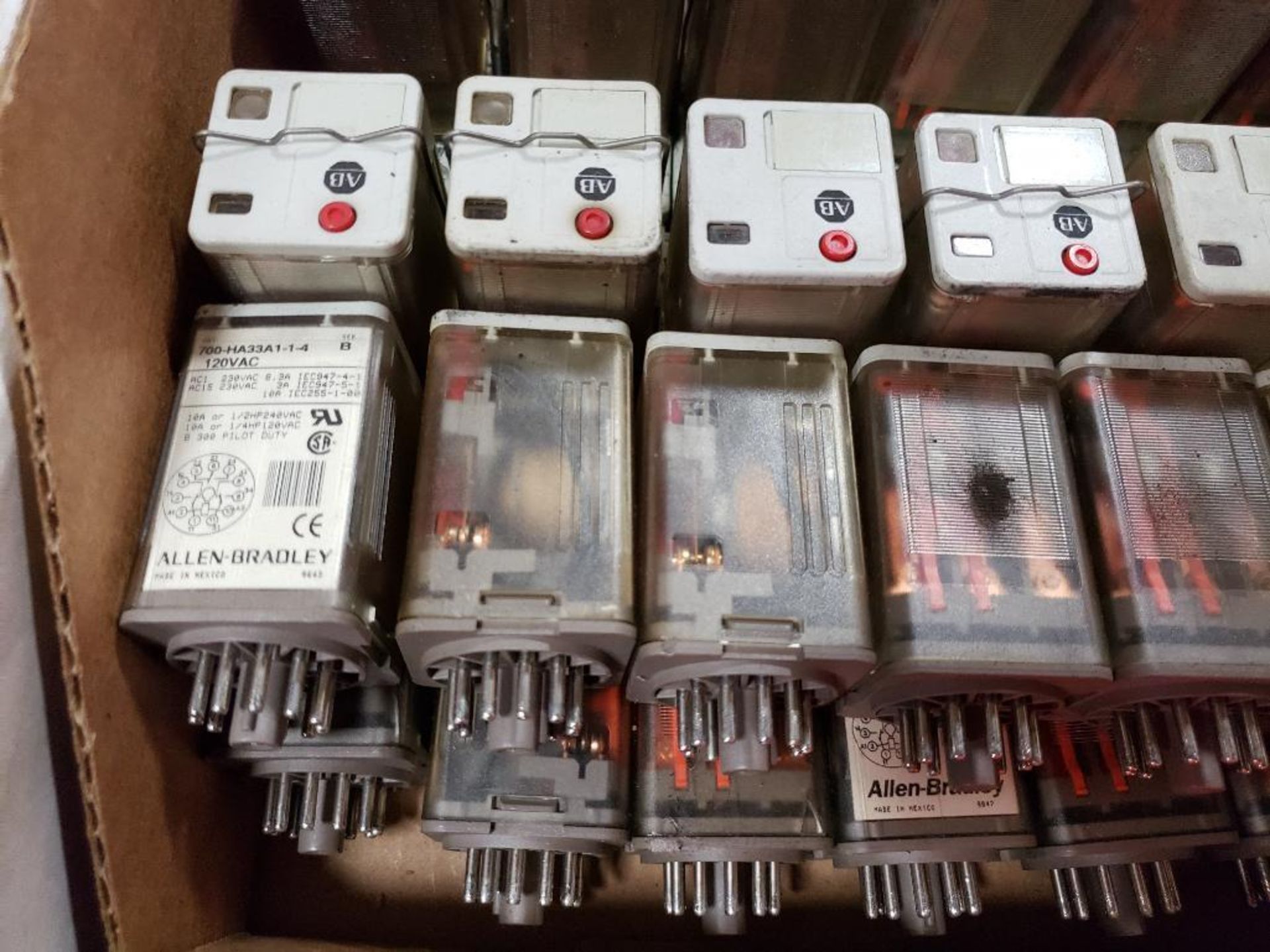 Assorted electrical relays, and holders. Allen Bradley. - Image 6 of 8