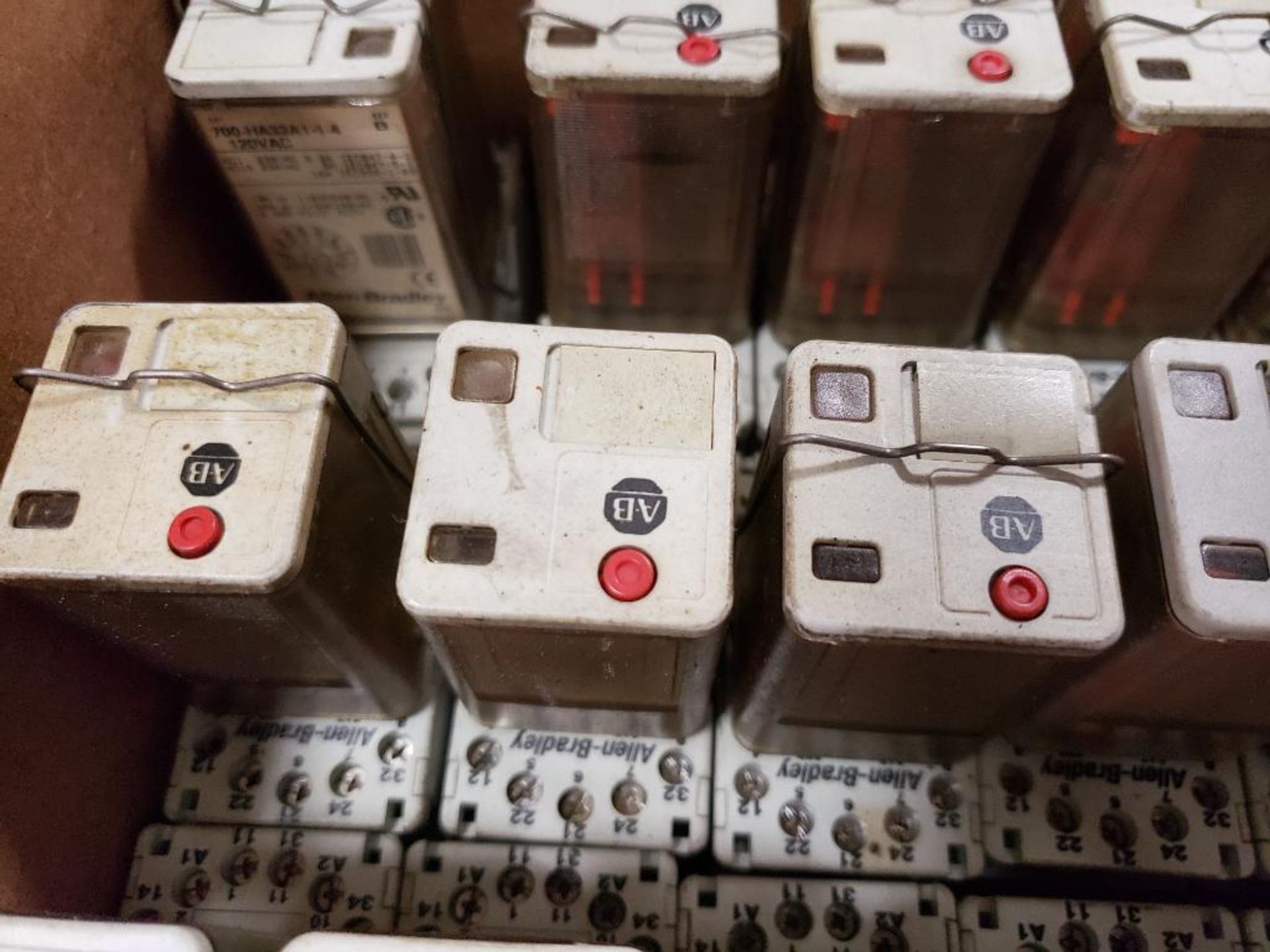 Assorted electrical relays, and holders. Allen Bradley. - Image 8 of 8