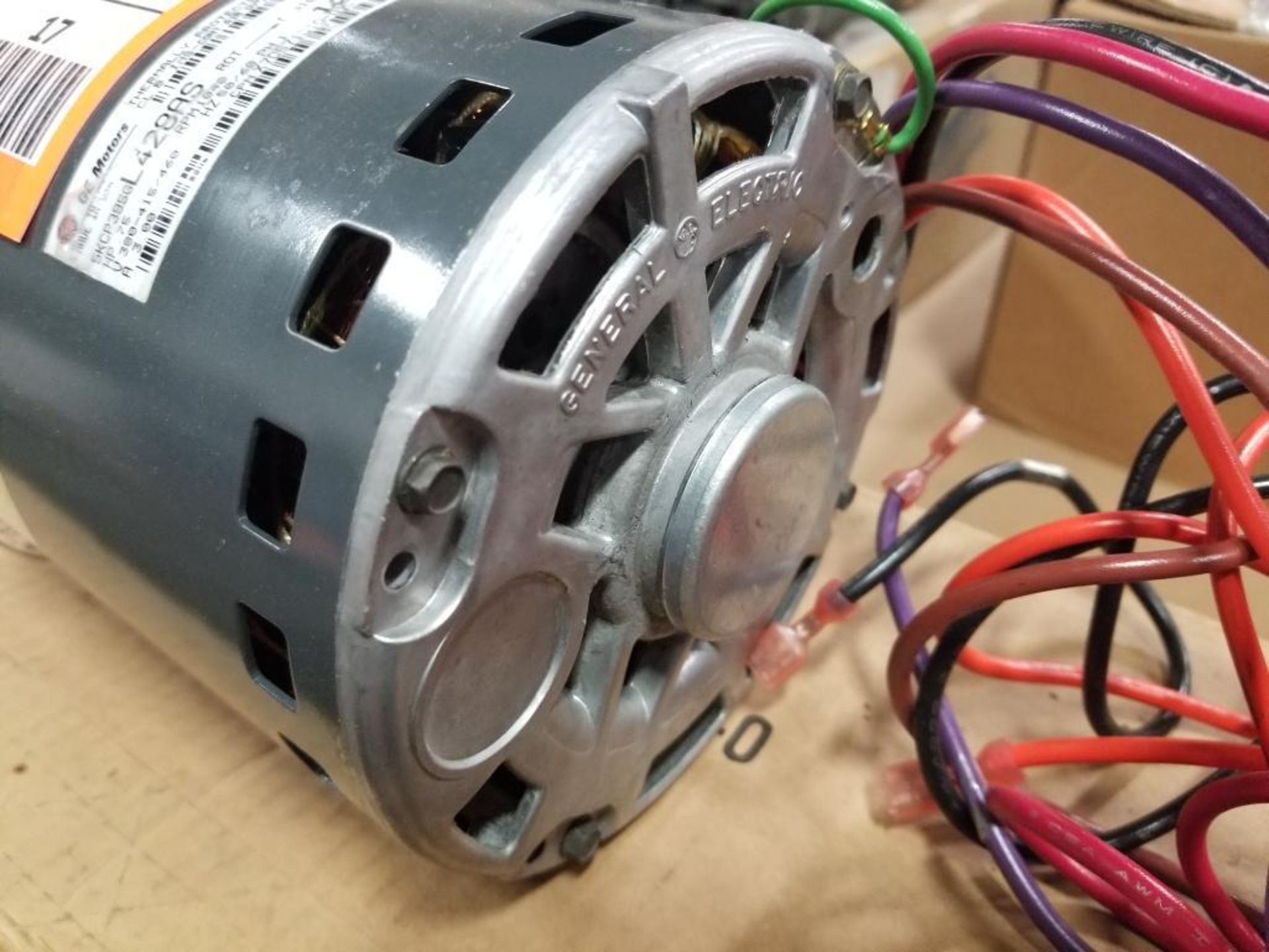 .75HP GE Motors air over 5KCP39SG-L428AS. 1PH, 380-415/460V, 1040RPM. New. - Image 6 of 7