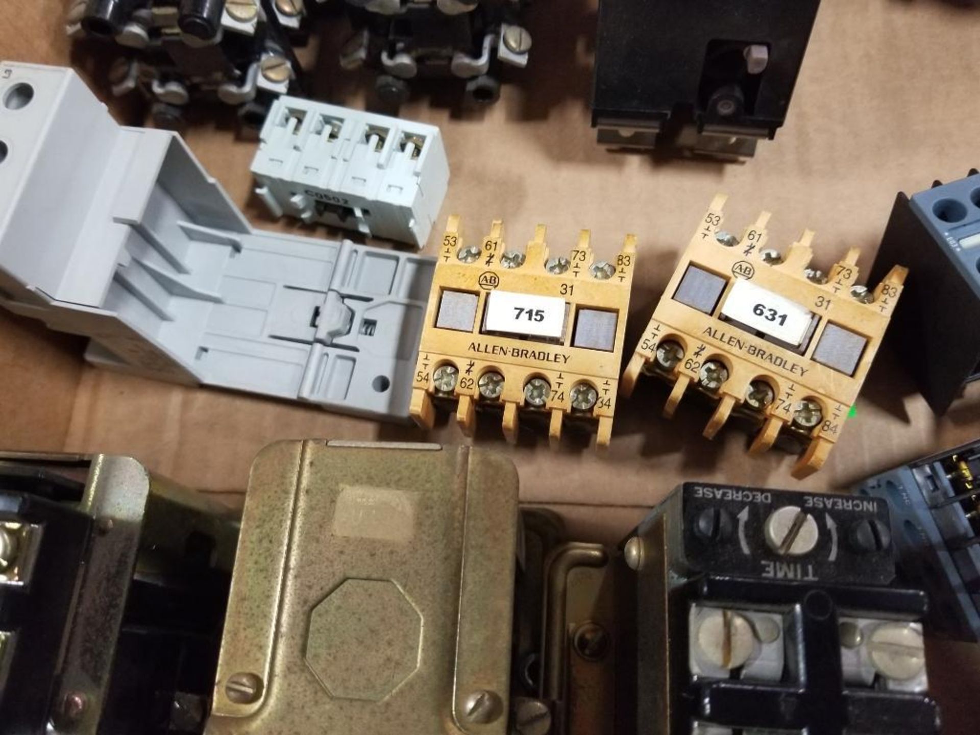 Assorted electrical contactors, relay, modules. Allen Bradley, Siemens, Halstrup Welcher. - Image 10 of 10