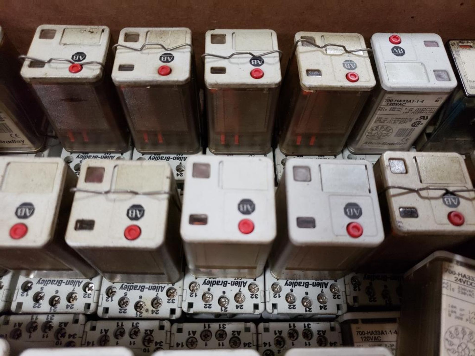 Assorted electrical relays, and holders. Allen Bradley. - Image 3 of 8