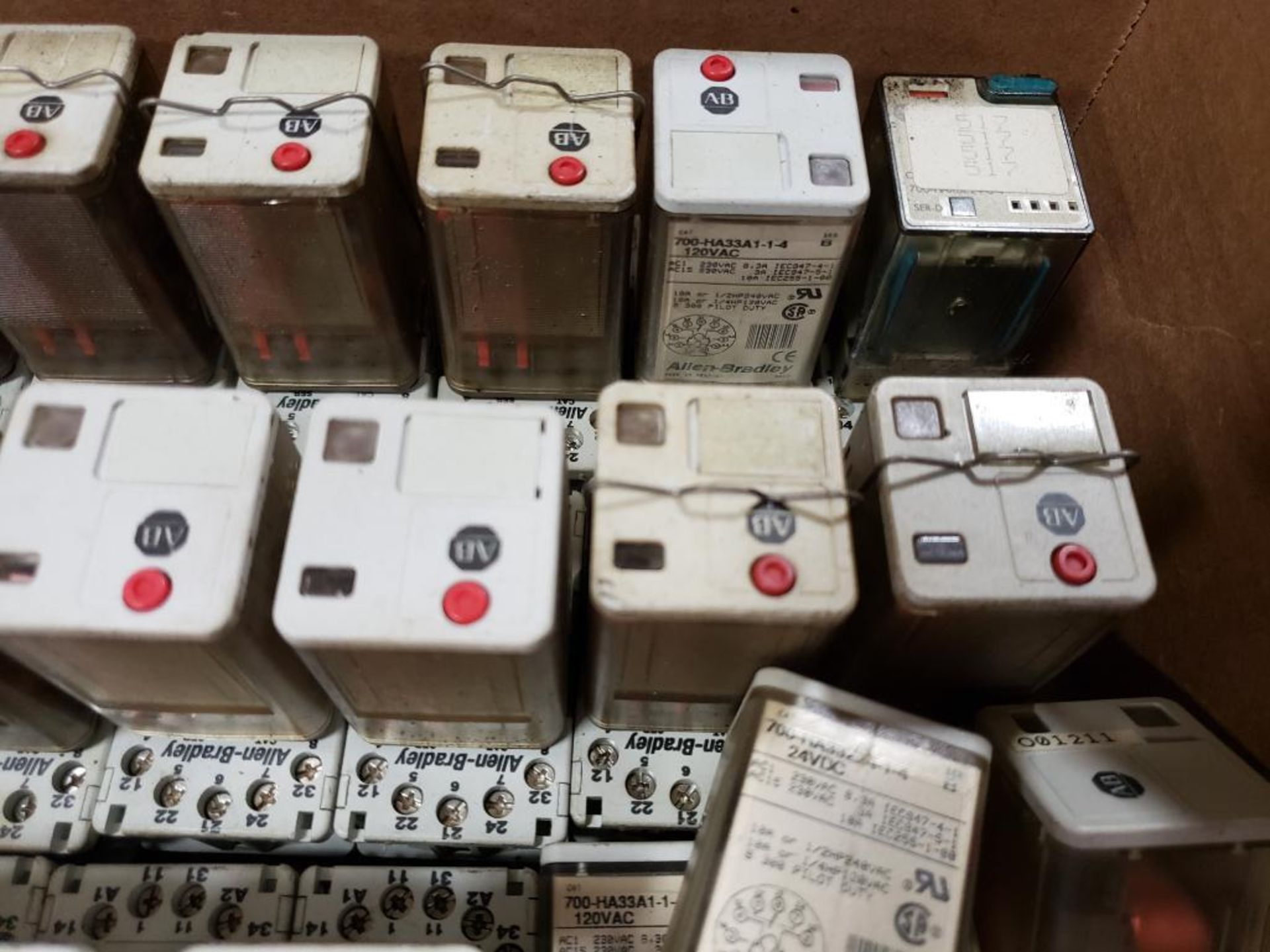 Assorted electrical relays, and holders. Allen Bradley. - Image 4 of 8