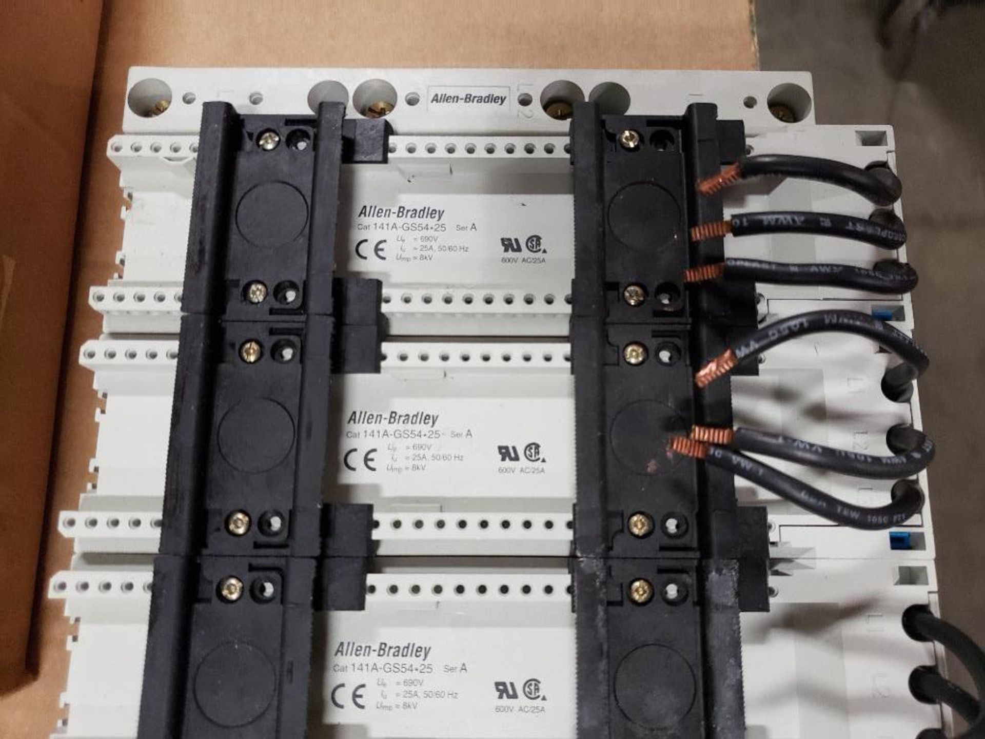 Allen Bradley 141A-CUJ250 busbar and rail module system. - Image 4 of 6