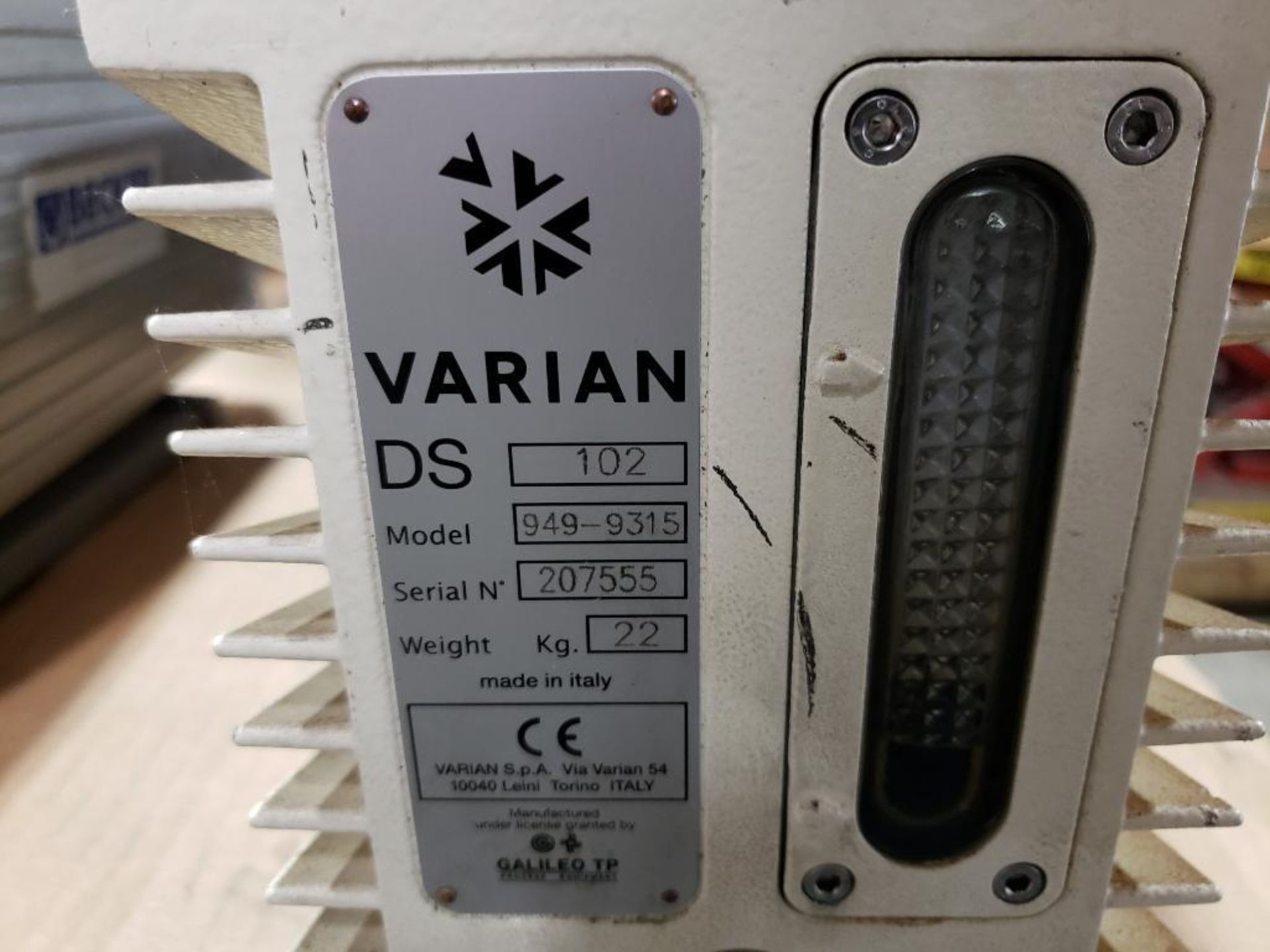 Varian DS102 vacuum pump. 949-9315. Leroy Somer 1PH motor. - Image 6 of 7