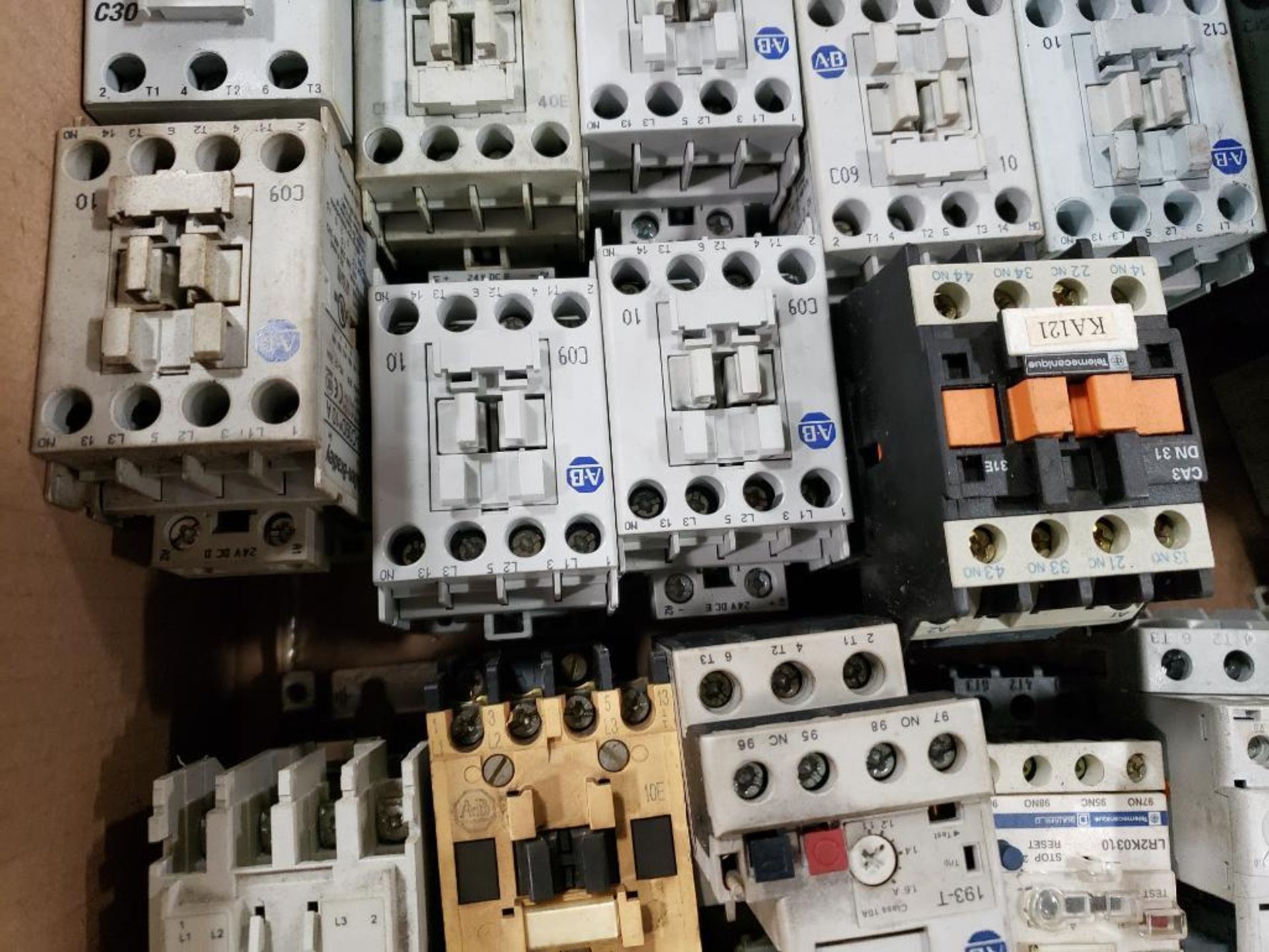 Large assortment of electrical. - Image 3 of 10