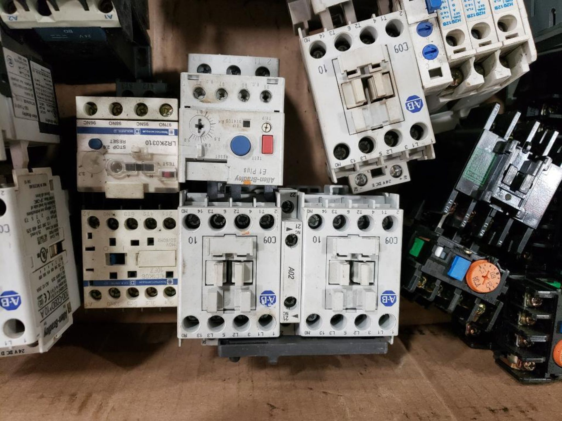 Large assortment of electrical. - Image 7 of 10