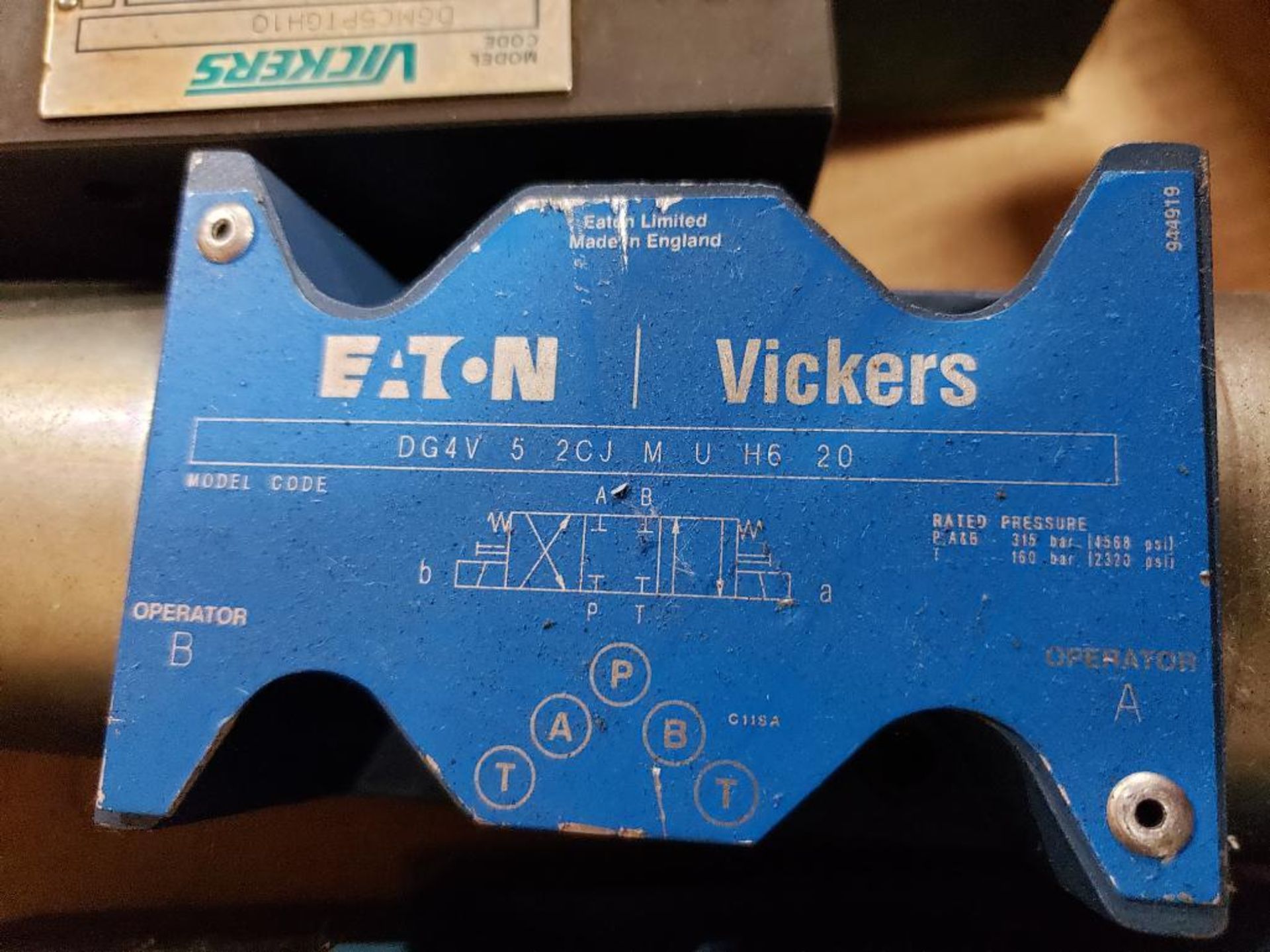 Assorted Vickers flow control valves. - Image 4 of 6