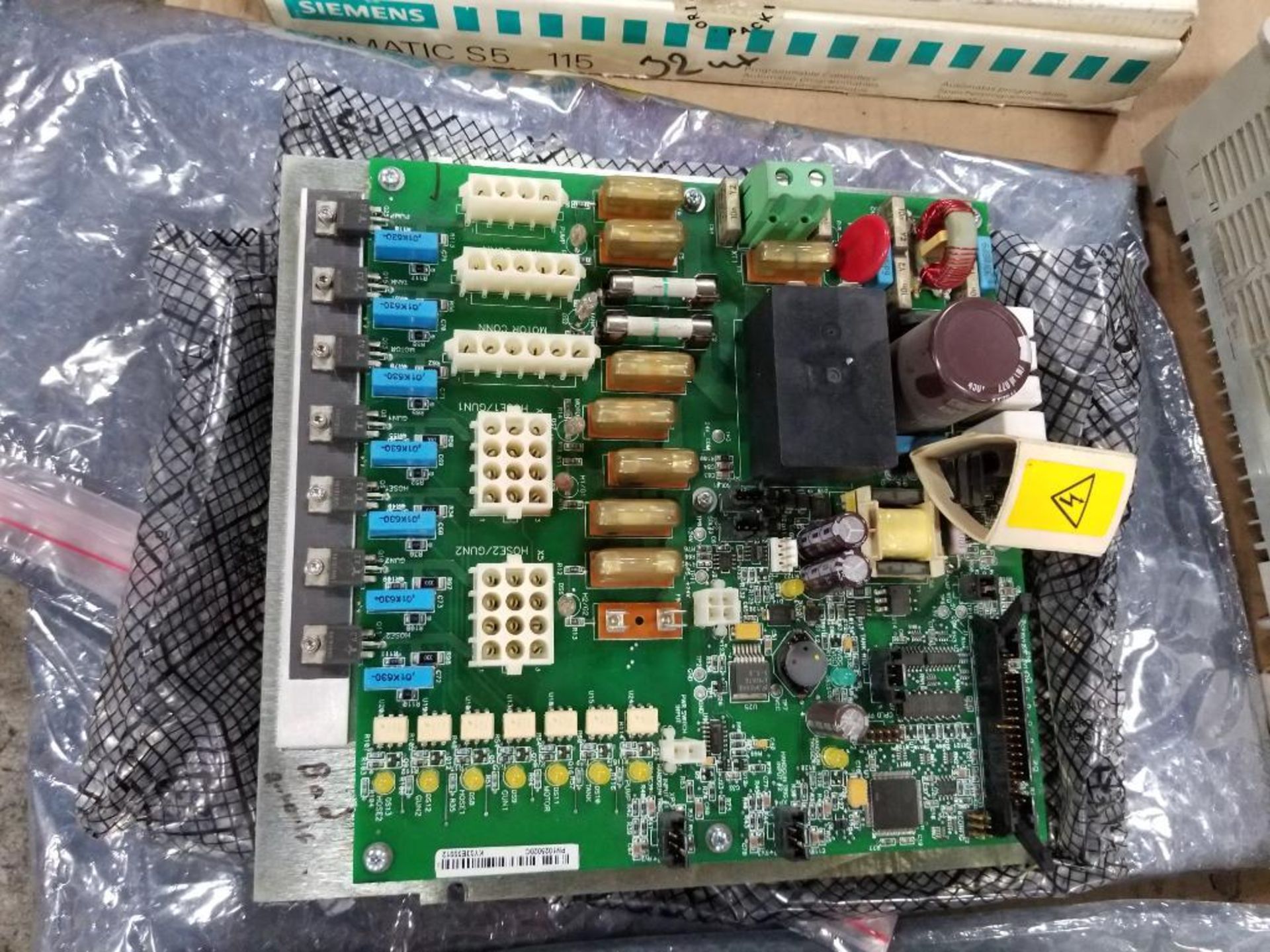 Pallet of assorted PARTS REPAIRABLE electronic boards, motor, cylinder. - Image 8 of 18