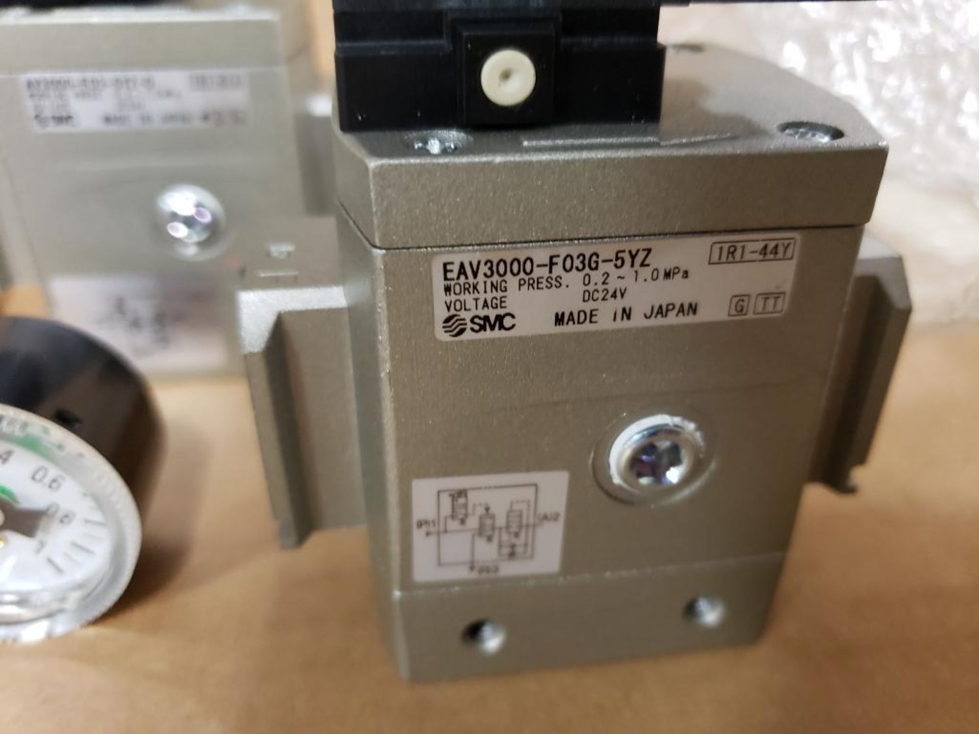 Assorted flow control valves, solenoids. Rexroth, SMC. - Image 5 of 8