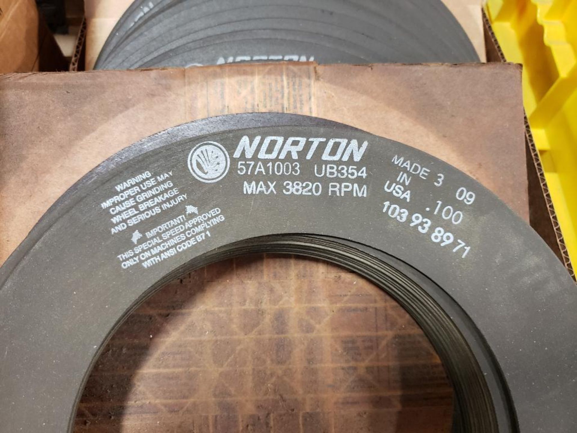 Assorted Norton sanding disks. New. - Image 2 of 3