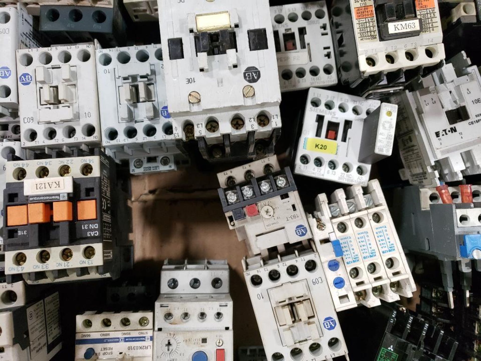 Large assortment of electrical. - Image 6 of 10