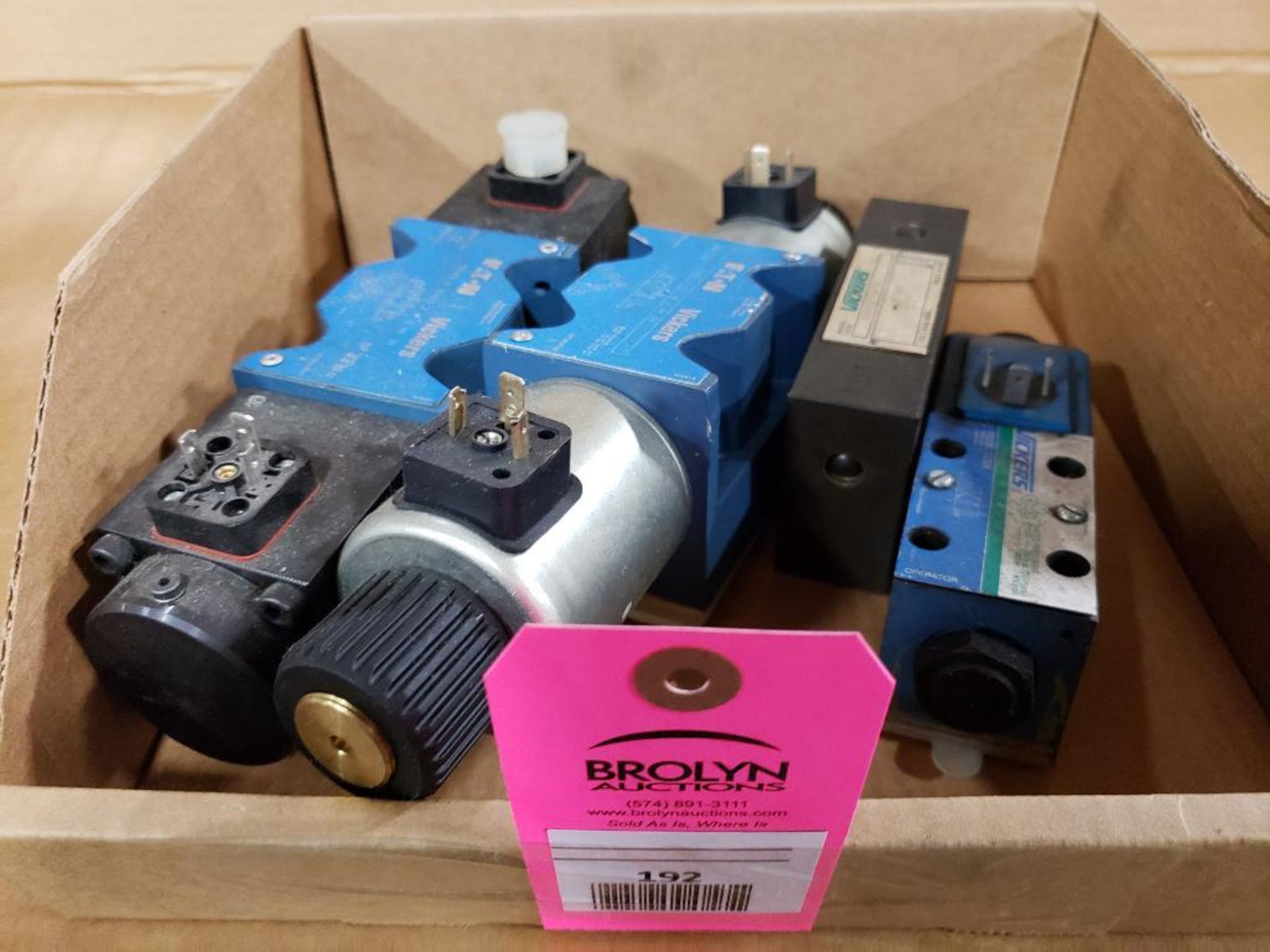 Assorted Vickers flow control valves. - Image 6 of 6