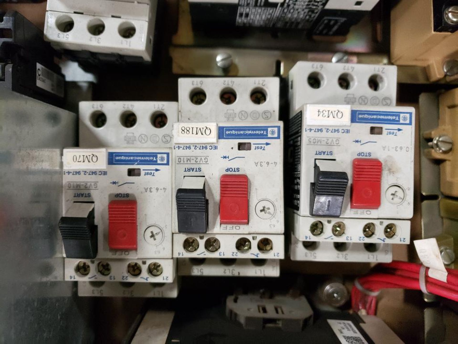 Large assortment of electrical. - Image 6 of 12