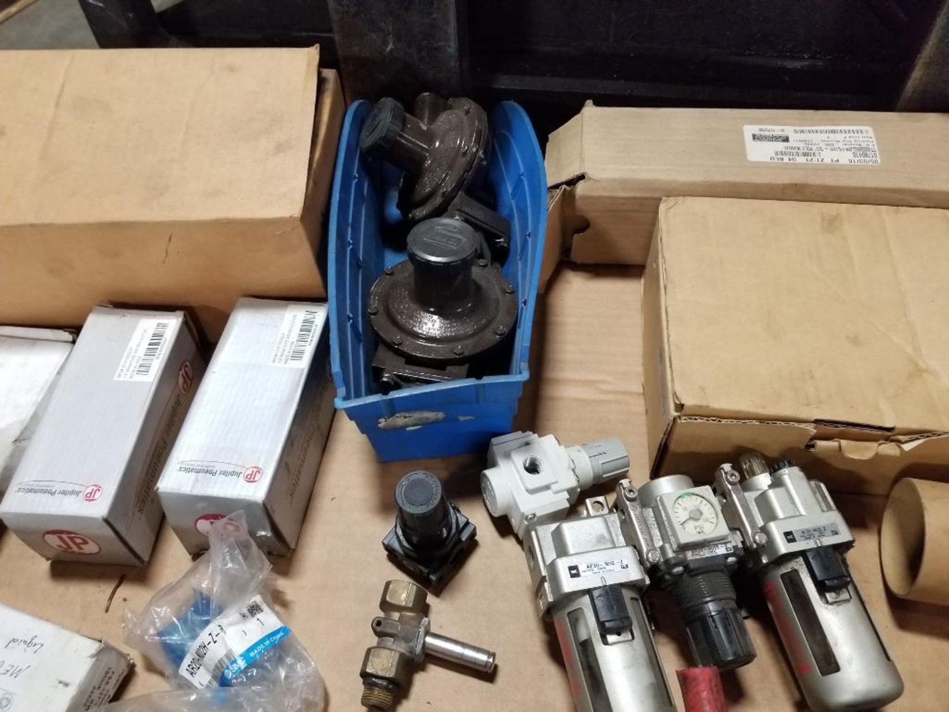 Pallet of air line flow control. Regulators, filters, lubricators, accessories. - Image 6 of 20