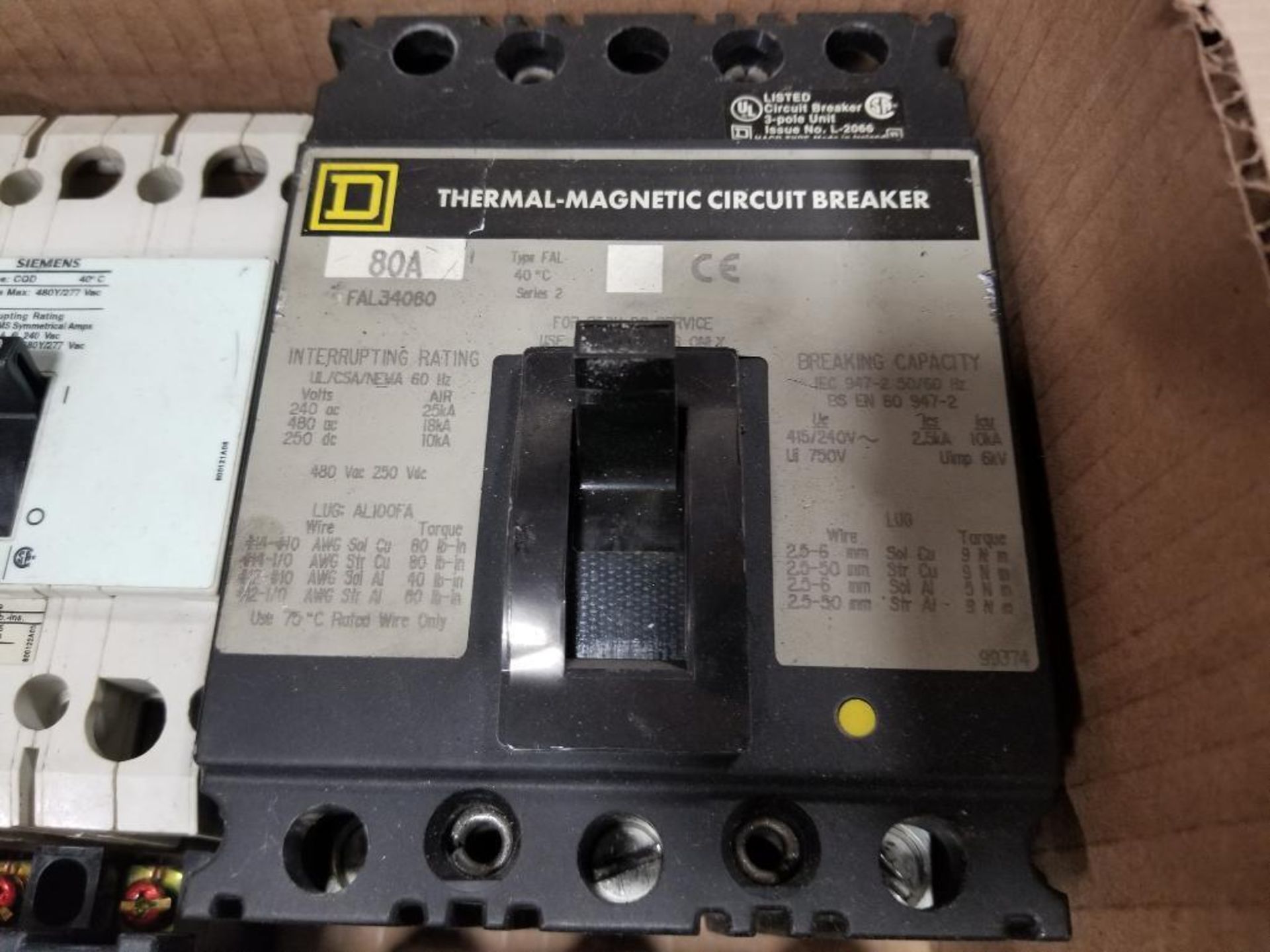 Assorted electrical circuit breaker. Mitsubishi, Fuji, Square-D, Siemens. - Image 2 of 9