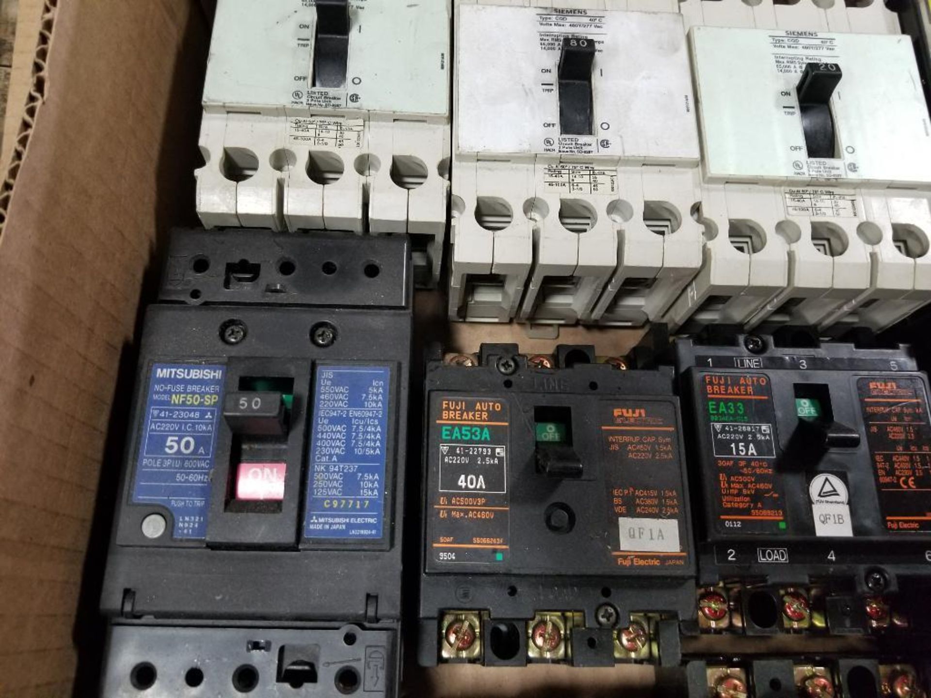 Assorted electrical circuit breaker. Mitsubishi, Fuji, Square-D, Siemens. - Image 6 of 9