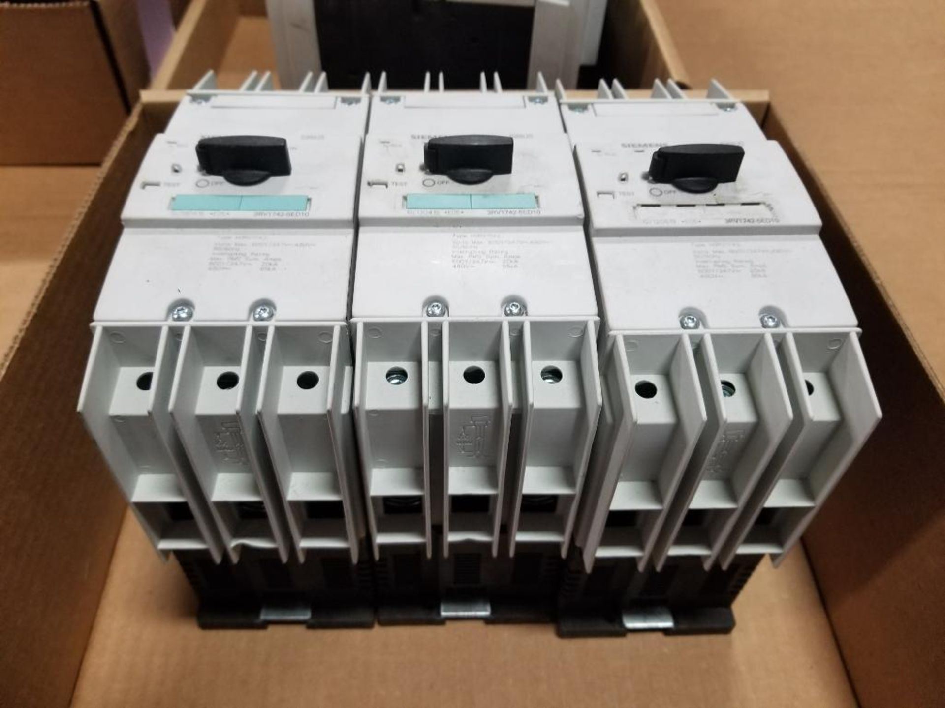 Qty 3 - Siemens 3RV1742-5ED10 circuit breaker.