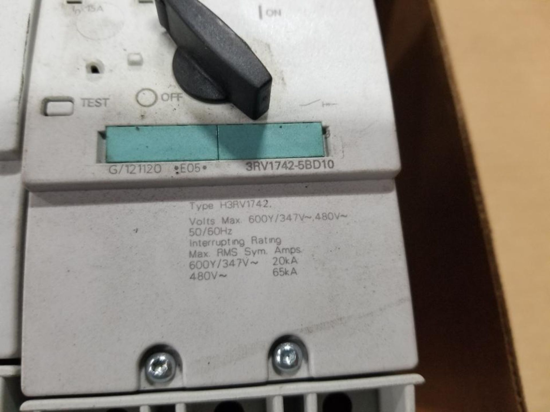 Qty 3 - Siemens 3RV1742-5ED10 circuit breaker. - Image 5 of 5