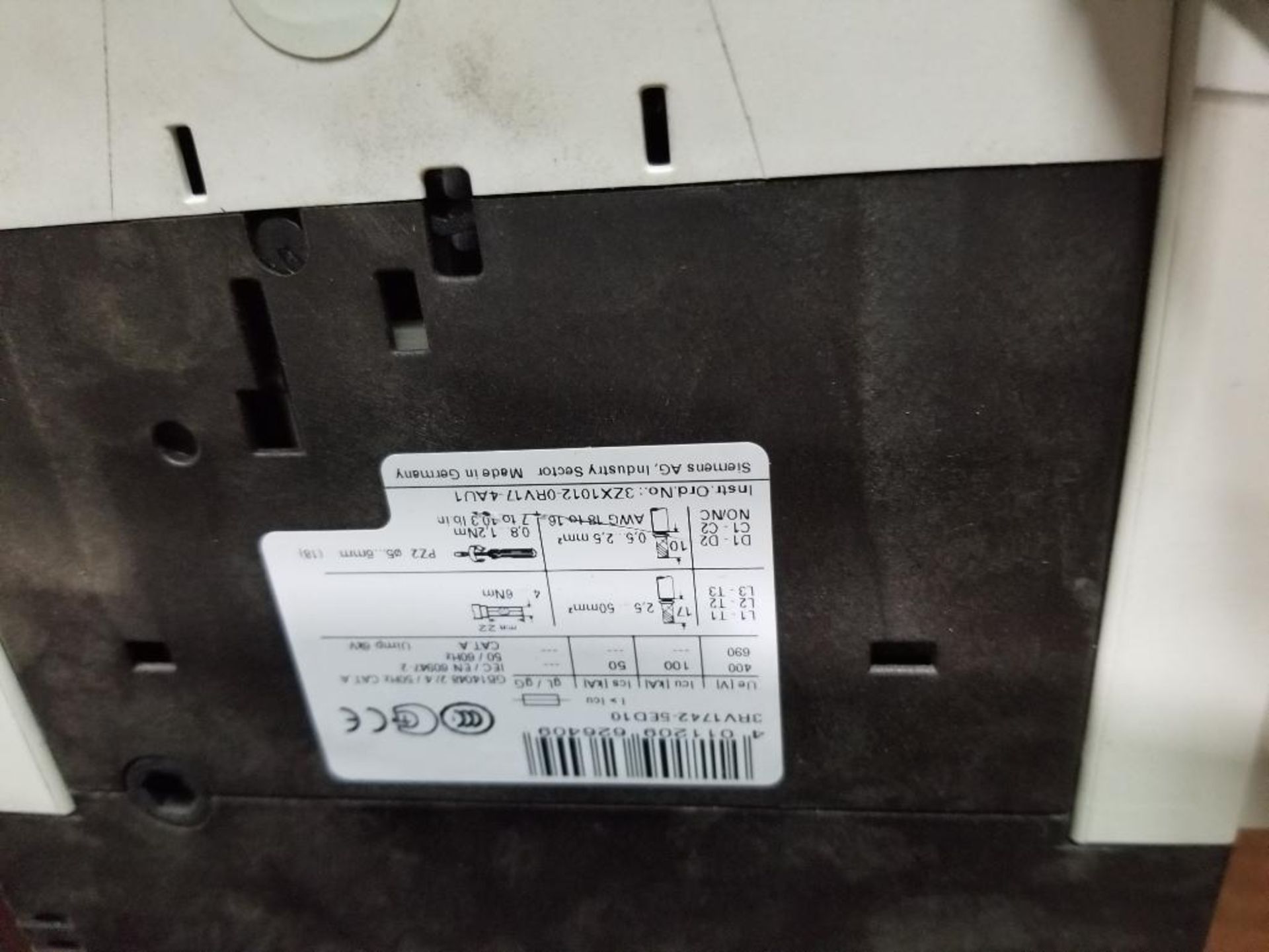 Qty 2 - Siemens 3RV1742-5ED10 circuit breaker. - Image 4 of 4