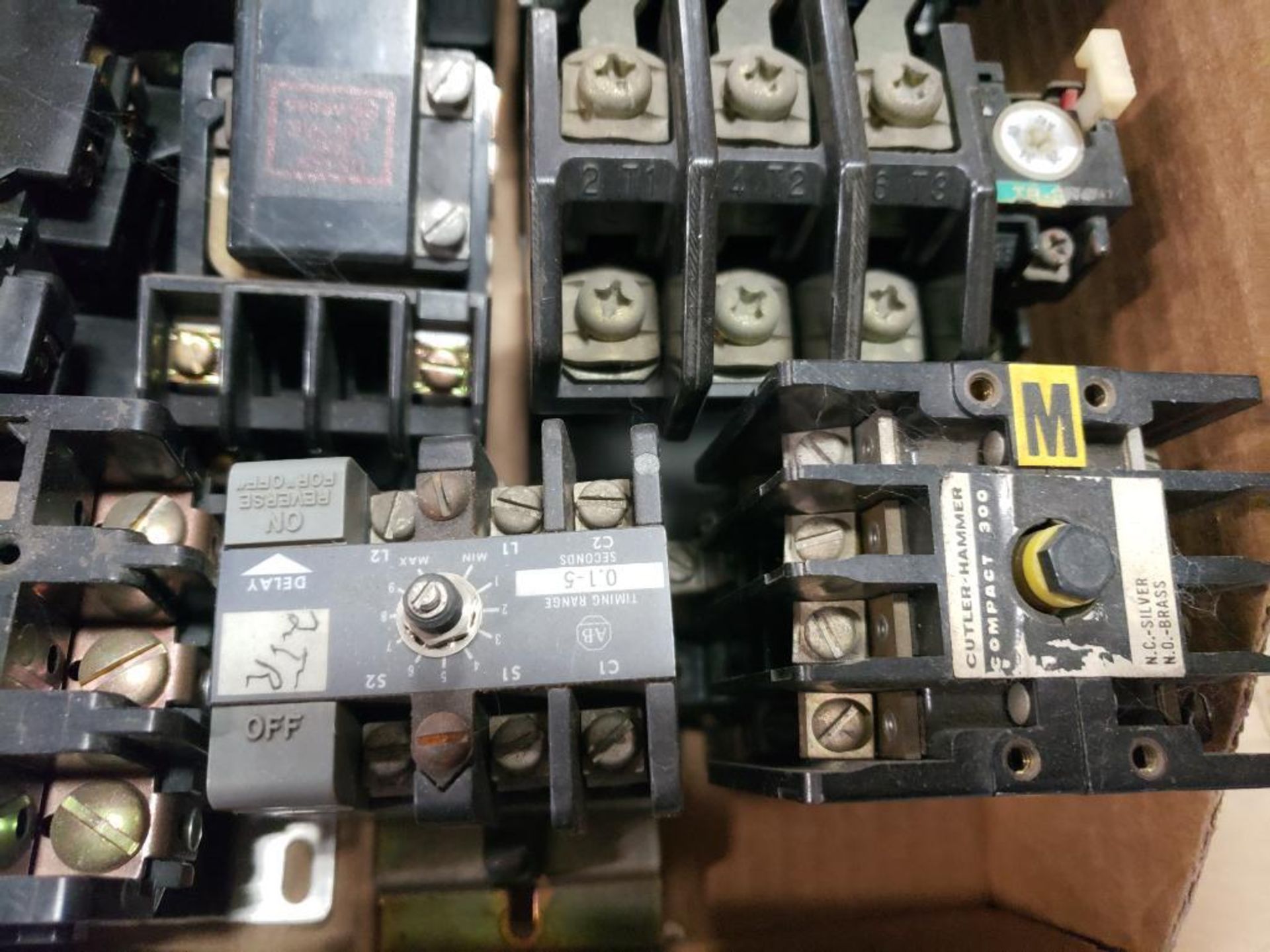 Assorted electrical relays, contactors. Fuji, Allen Bradley. - Image 3 of 13