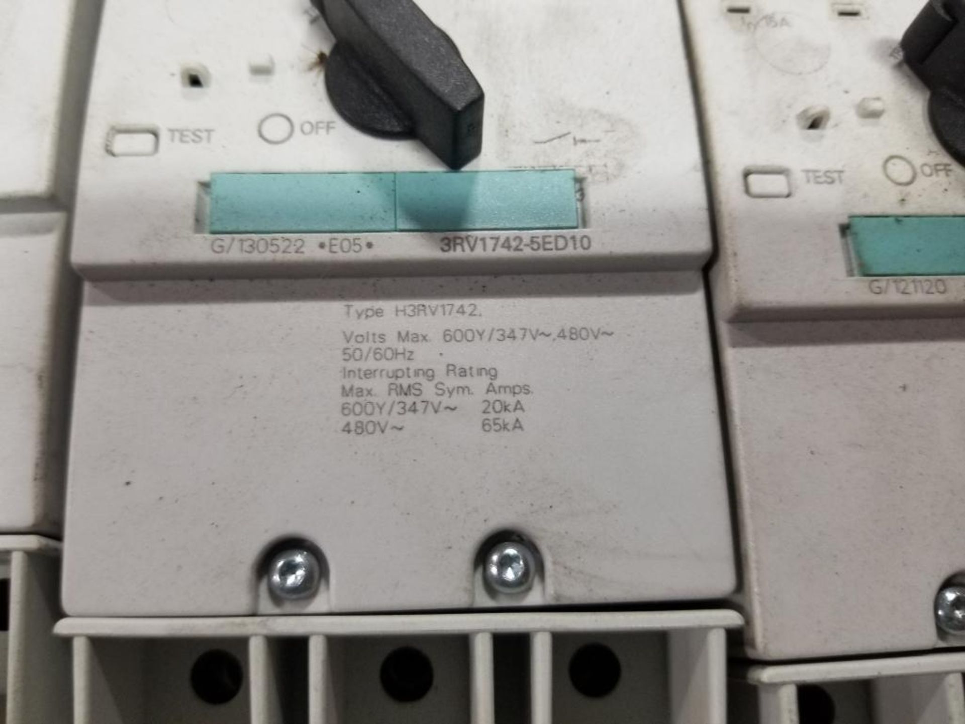 Qty 3 - Siemens 3RV1742-5ED10 circuit breaker. - Image 4 of 5