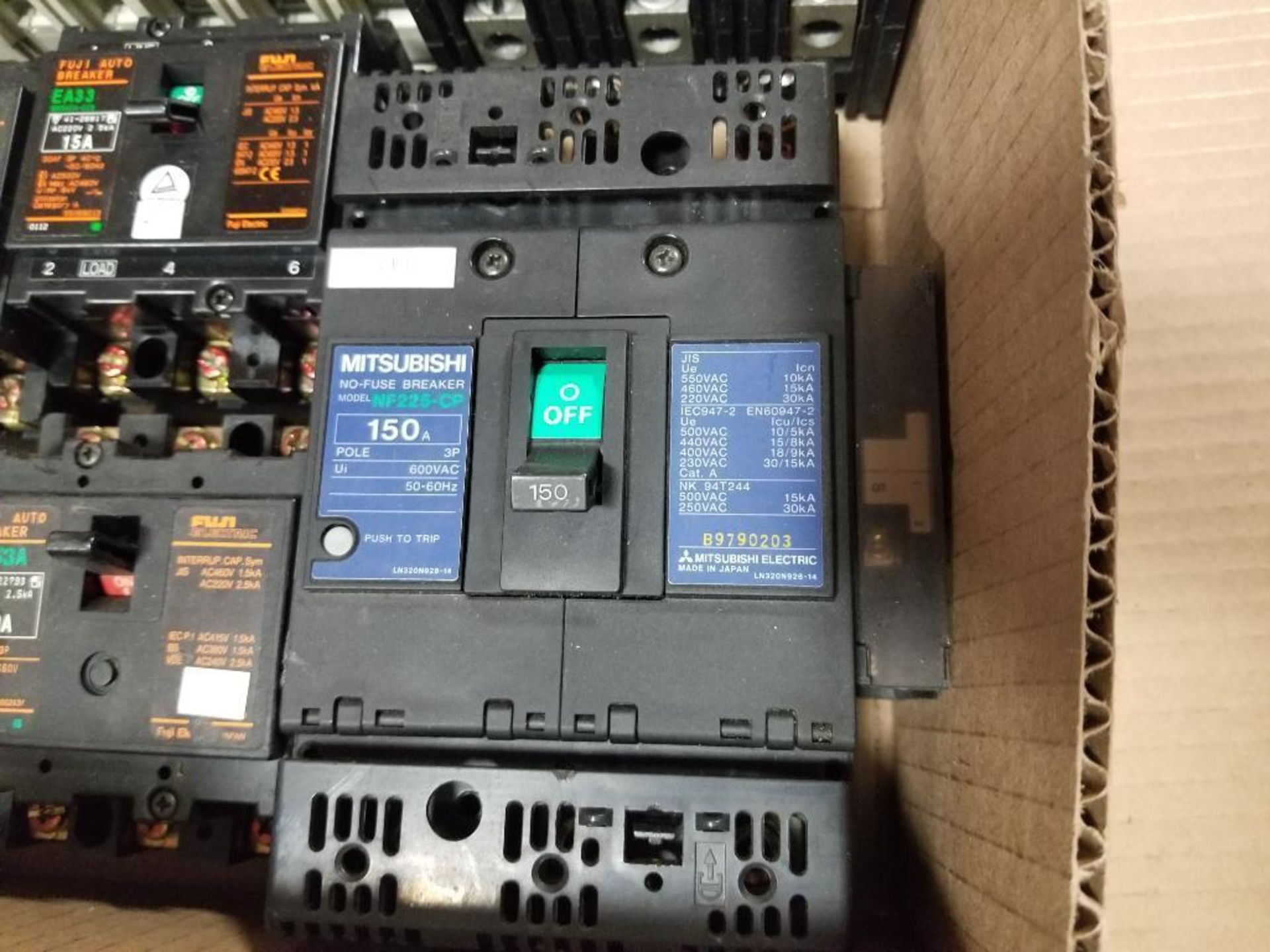 Assorted electrical circuit breaker. Mitsubishi, Fuji, Square-D, Siemens. - Image 3 of 9