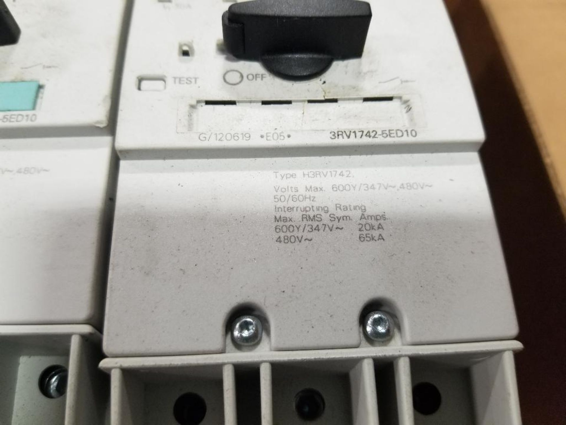 Qty 3 - Siemens 3RV1742-5ED10 circuit breaker. - Image 5 of 5