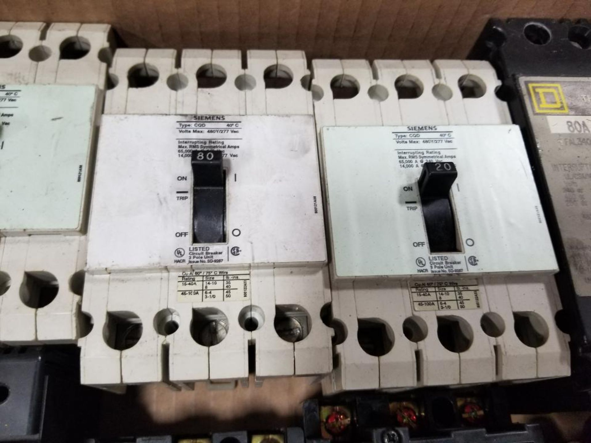 Assorted electrical circuit breaker. Mitsubishi, Fuji, Square-D, Siemens. - Image 8 of 9