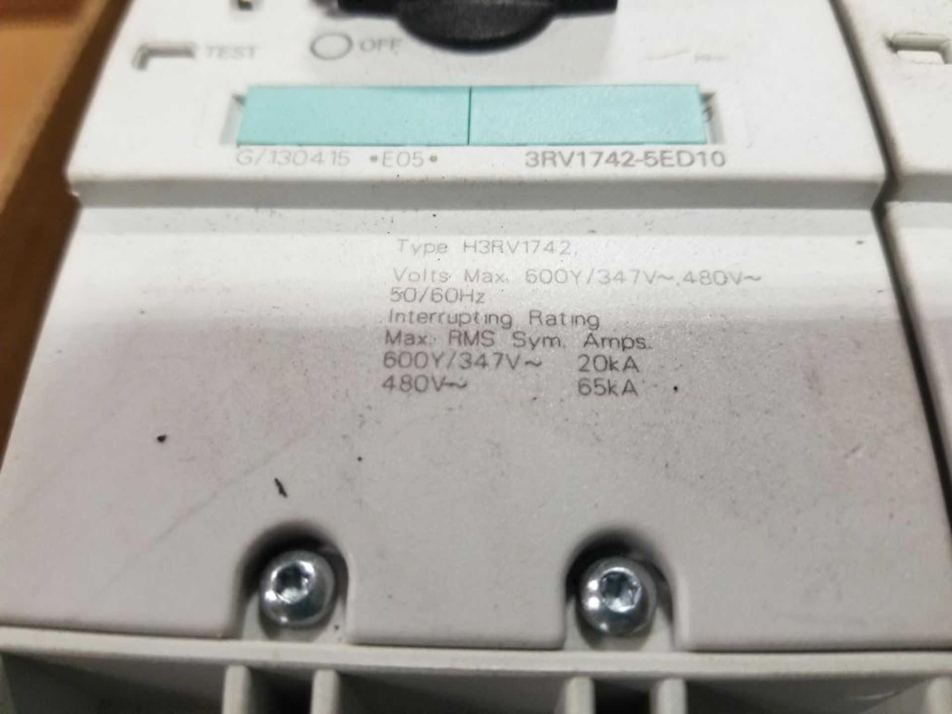 Qty 3 - Siemens 3RV1742-5ED10 circuit breaker. - Image 4 of 5