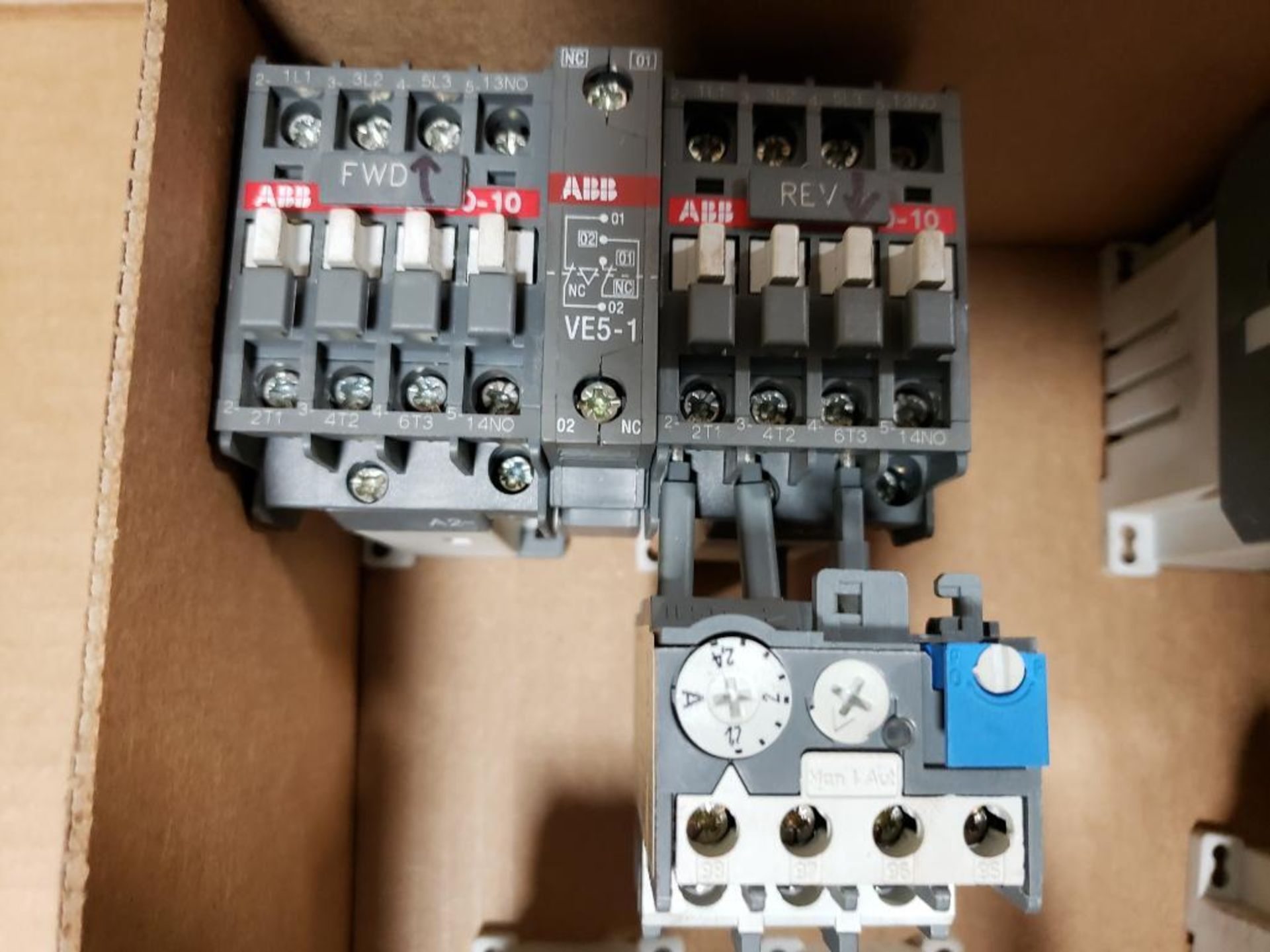 Qty 4 - ABB AL9 contactor and relay assembly. - Image 2 of 7