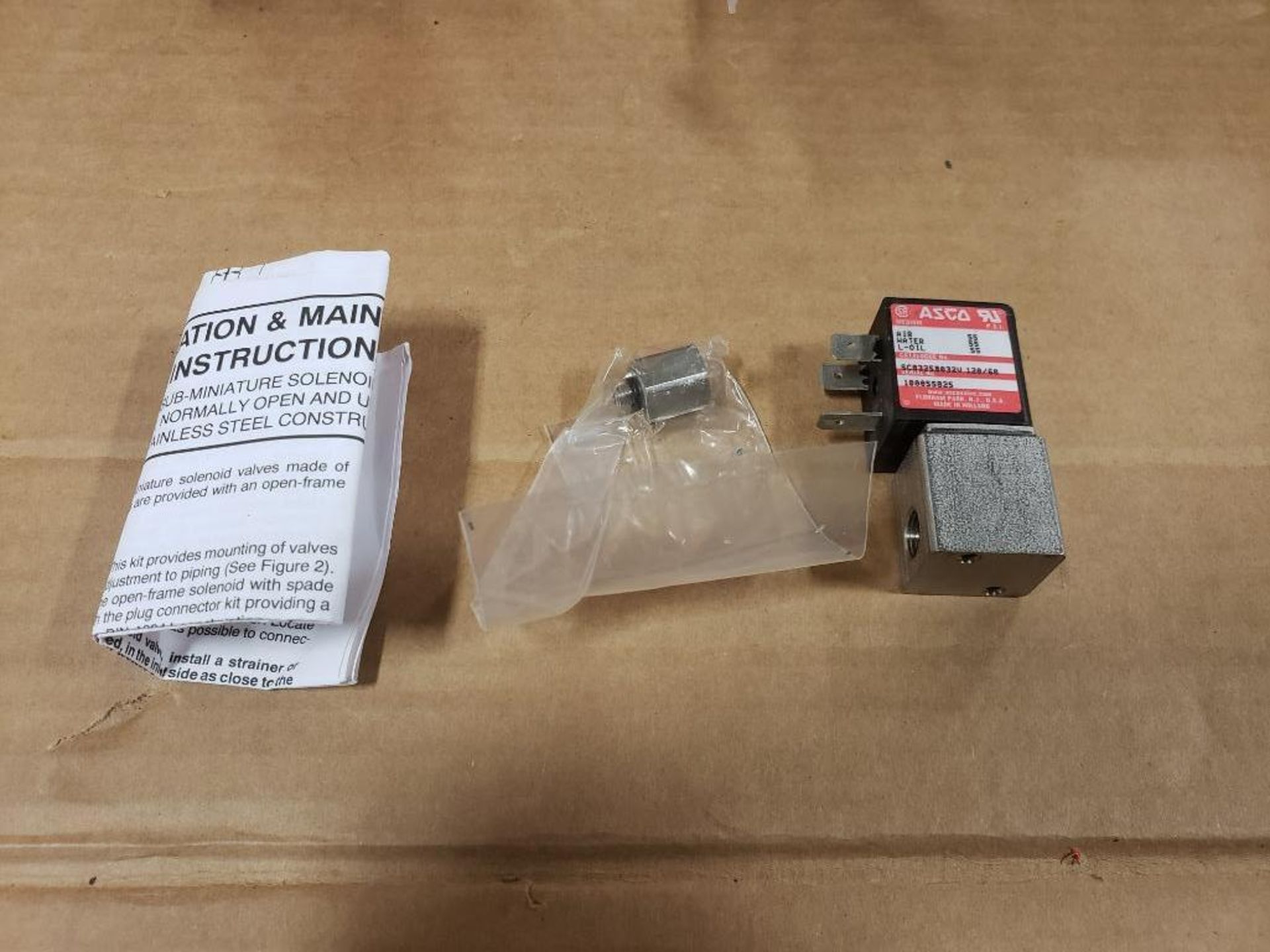 Qty 21 - ASCO SC8325B032V 120/60 solenoid valve. 55psi air/ 55 water / 55 l-oil. New in package. - Image 2 of 4