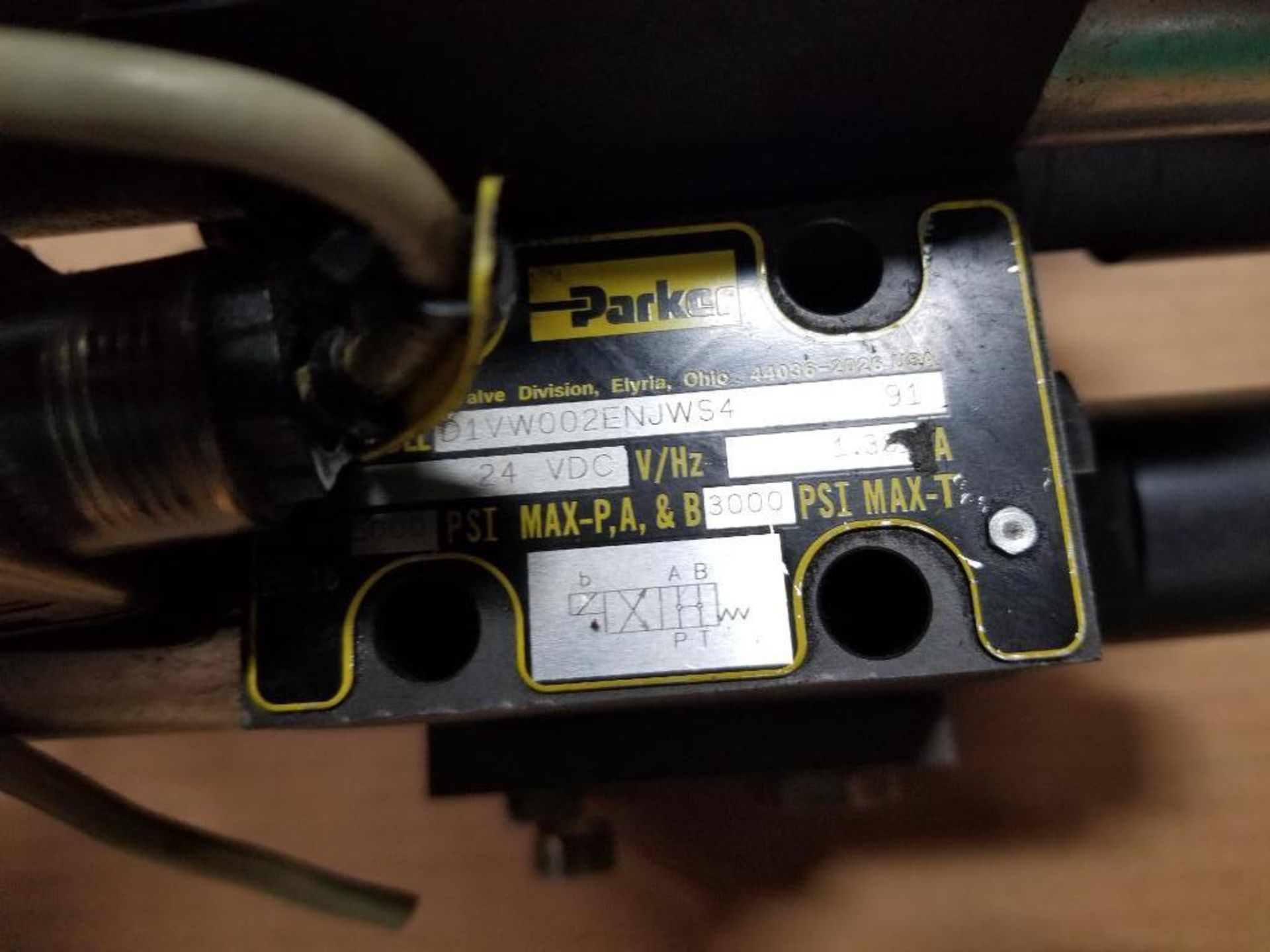 Parker valve assembly. - Image 4 of 6
