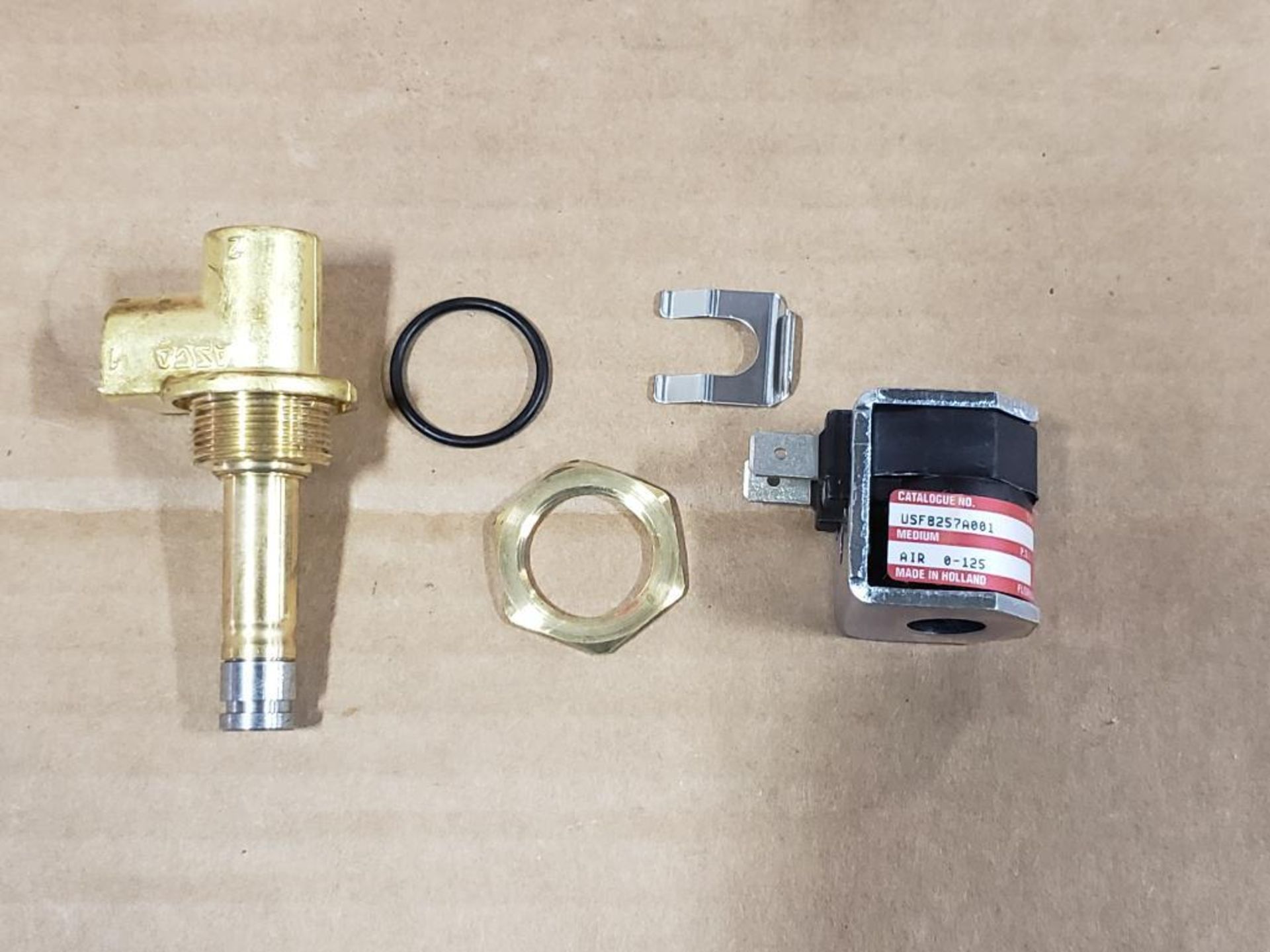 Qty 24 - ASCO USF8257A001 0-125psi air solenoid valve. 400135-642 24VDC 22W Coil. New no package. - Image 2 of 5