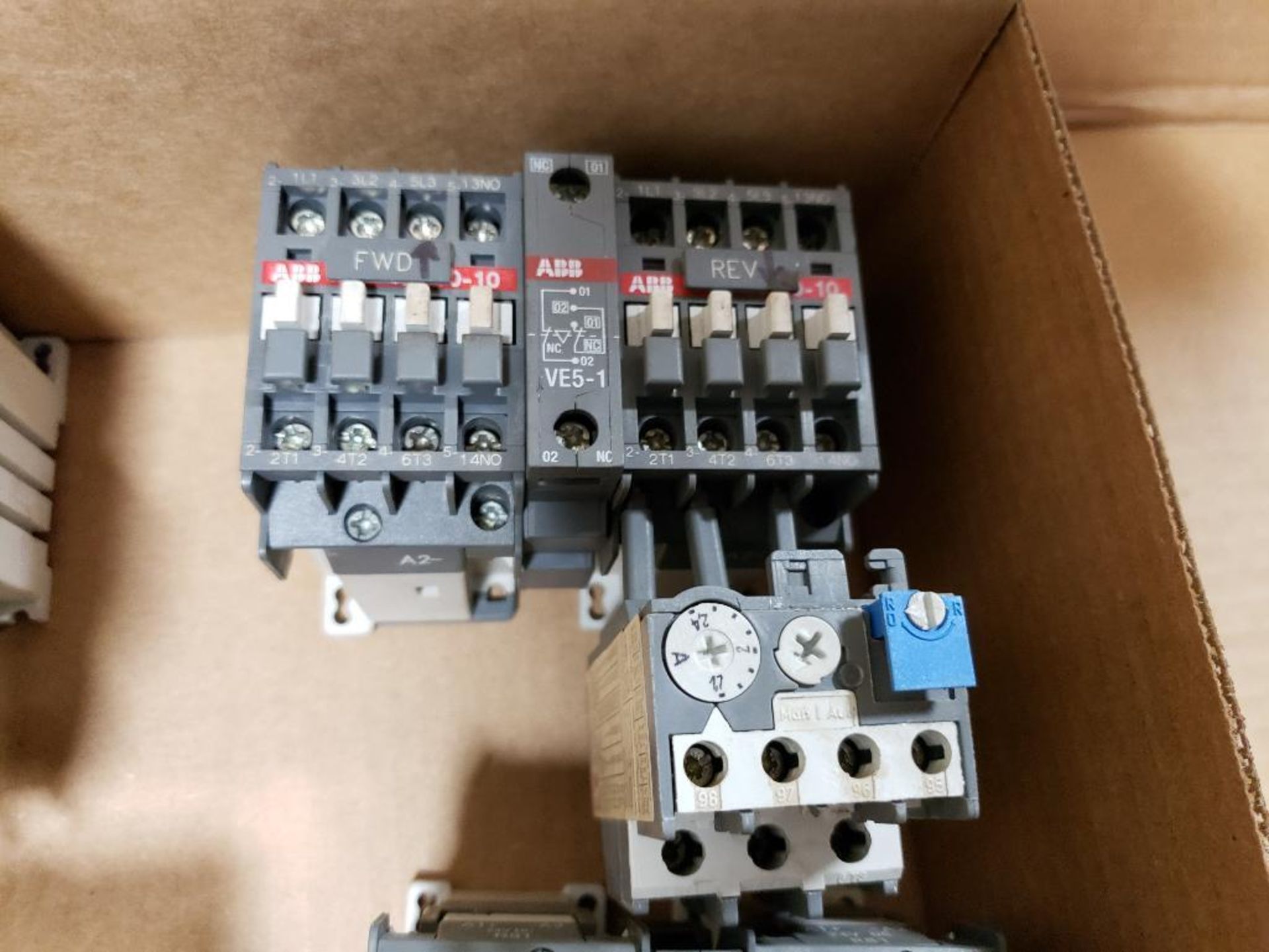 Qty 4 - ABB AL9 contactor and relay assembly. - Image 4 of 7