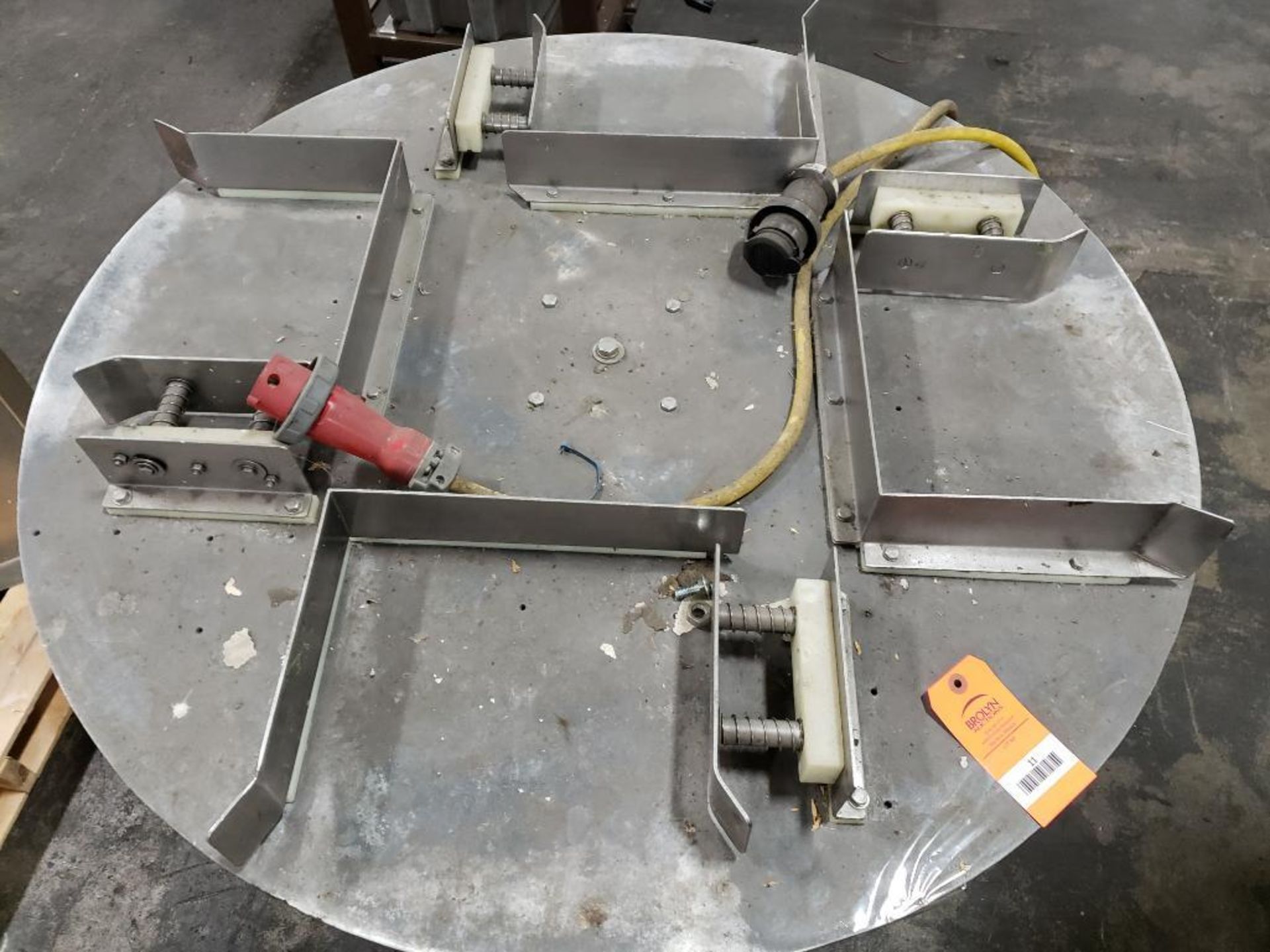 Stainless steel rotary turn table for filling station. - Image 2 of 10