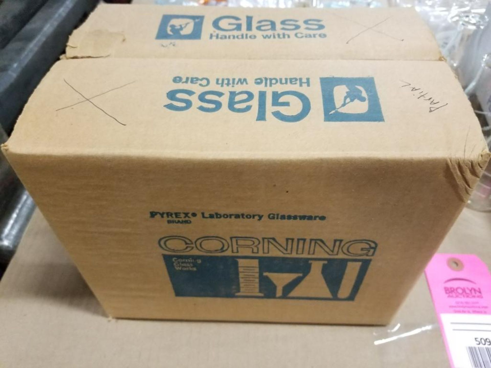 Pallet of assorted test equipment glassware. Corning. - Image 3 of 38