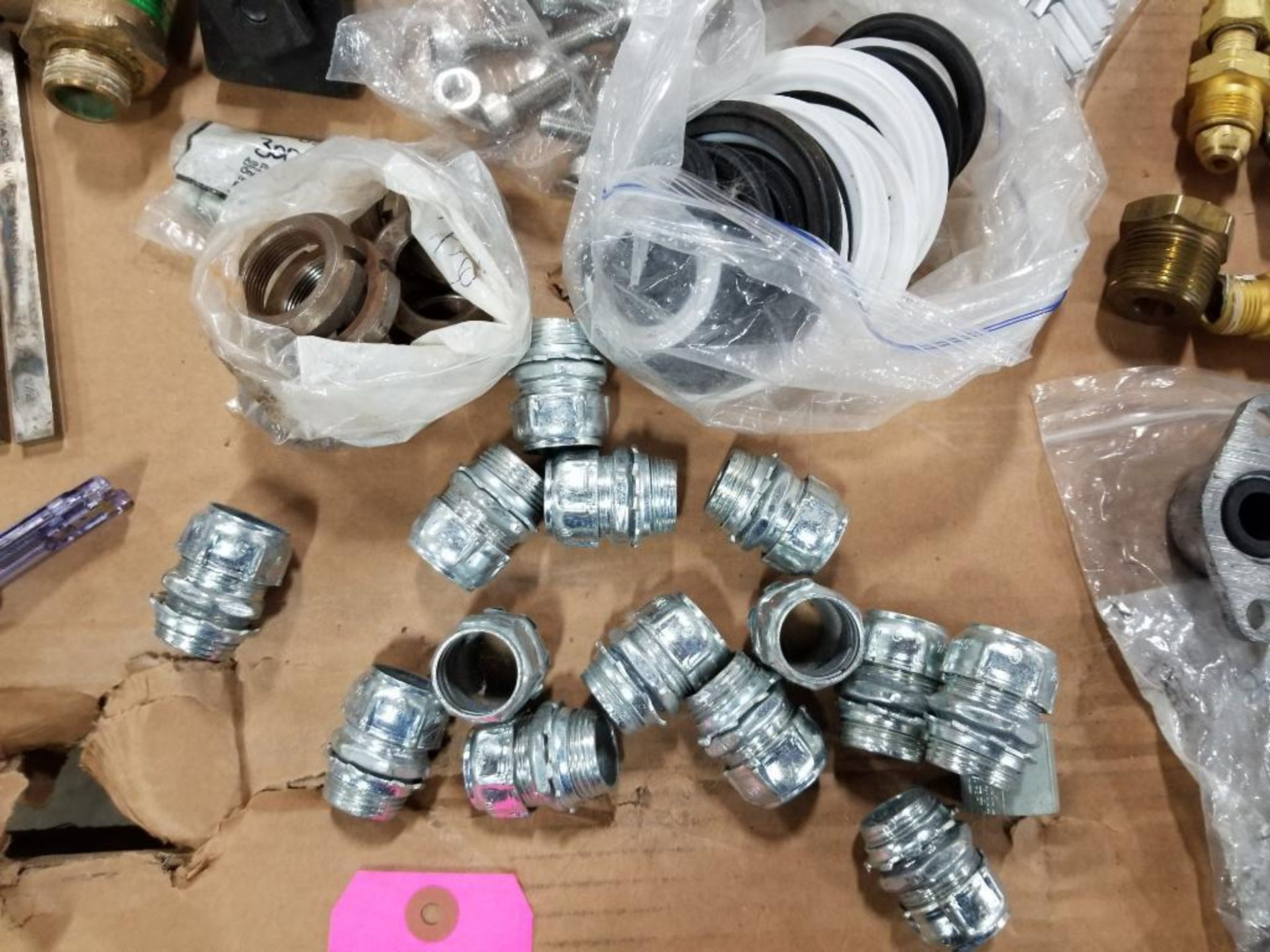 Pallet of flow control fittings, hardware. - Image 19 of 44