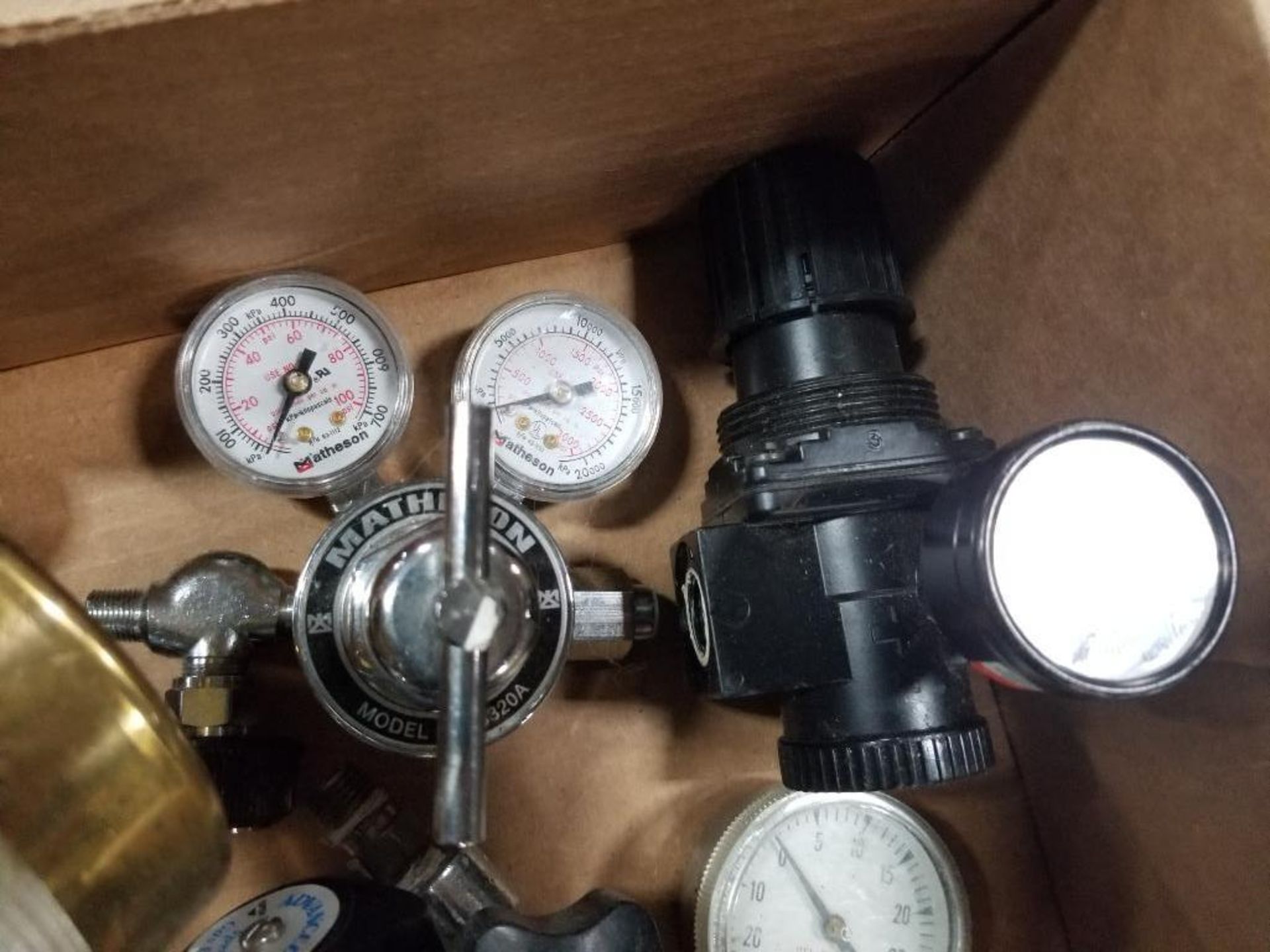 Assorted air/gas/pressure gauges. - Image 16 of 18