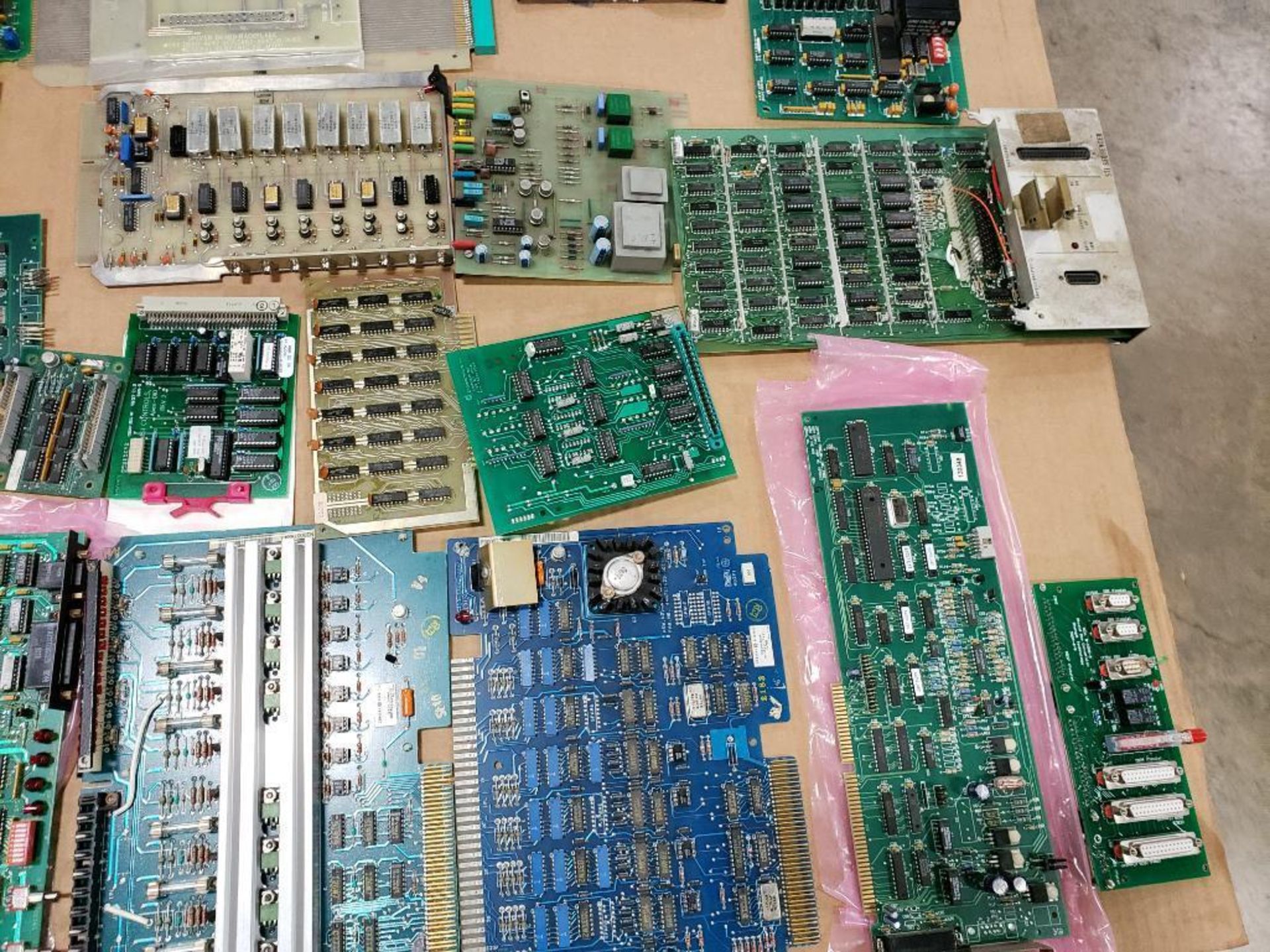 Pallet of assorted electrical control boards. - Image 4 of 94