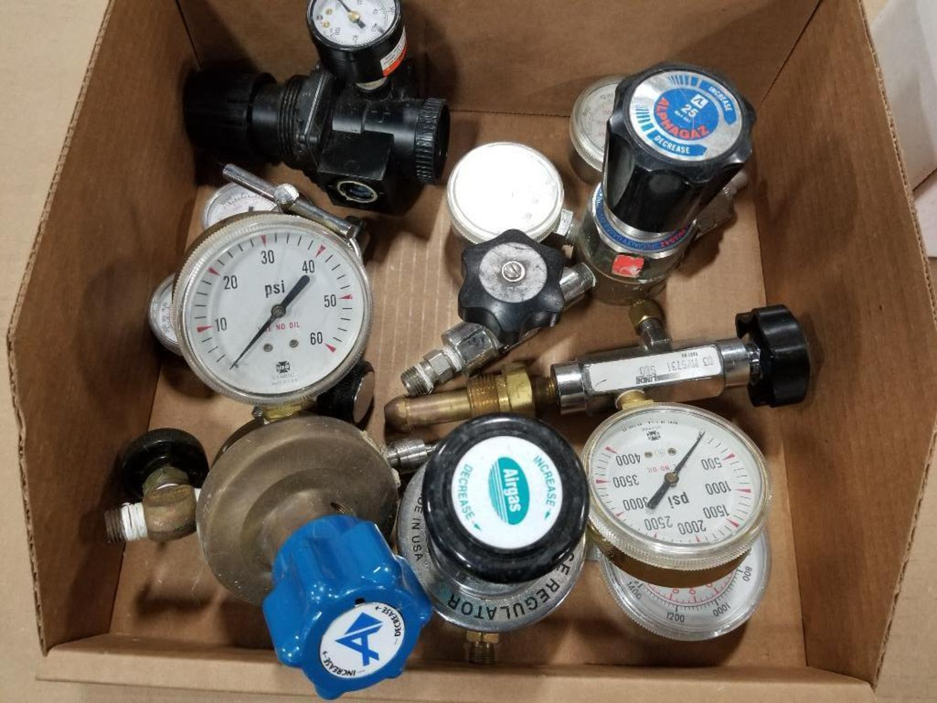 Assorted air/gas/pressure gauges. - Image 8 of 18