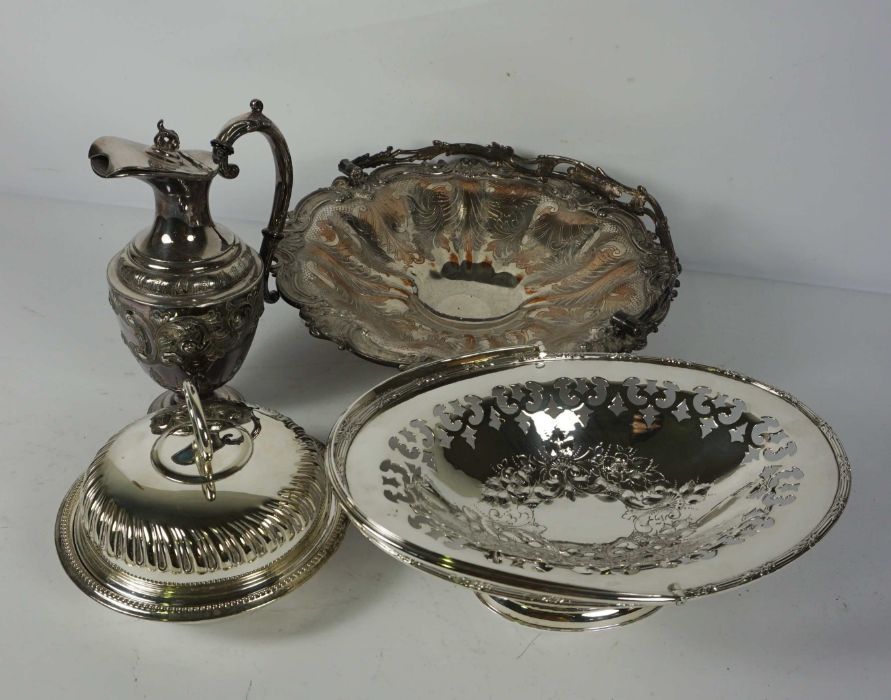 Assorted silver plate including two breadbaskets and a tea set (a lot). - Image 2 of 3