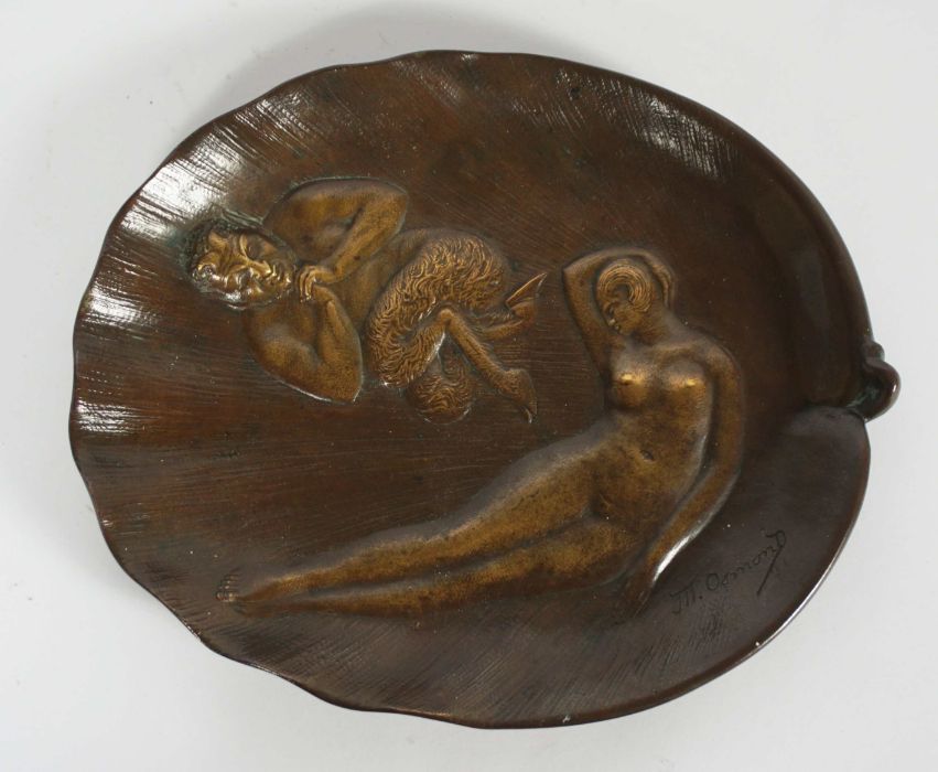Maurice Osmond, French (1875 - ?),  An Art Deco Bronze Dish, depicting Pan and Syrinx, on a Lily - Image 4 of 5
