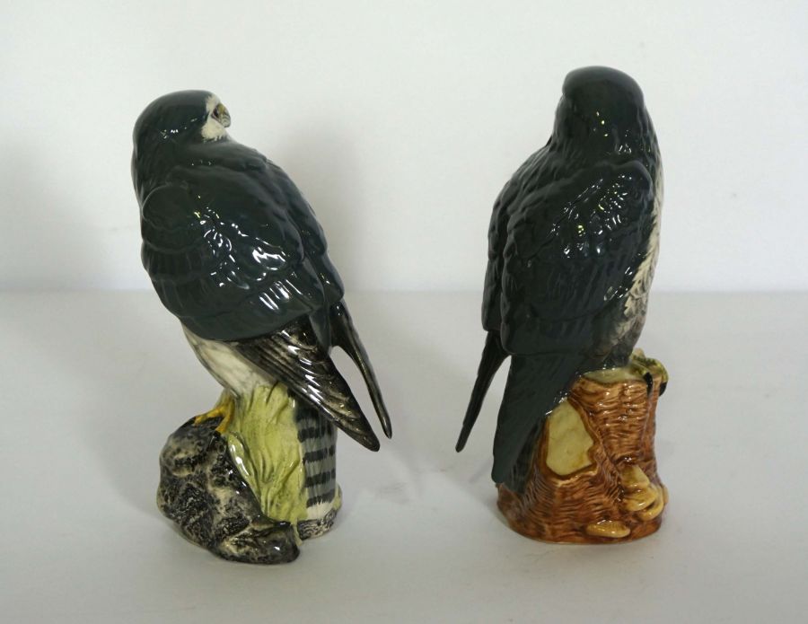 A pair of Royal Doulton ceramic decanters, in the form of Birds of Prey, filled by Beneagles Whisky, - Bild 3 aus 7