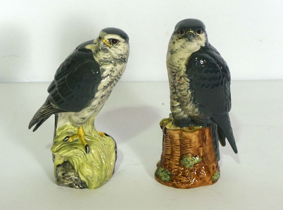 A pair of Royal Doulton ceramic decanters, in the form of Birds of Prey, filled by Beneagles Whisky, - Bild 2 aus 7
