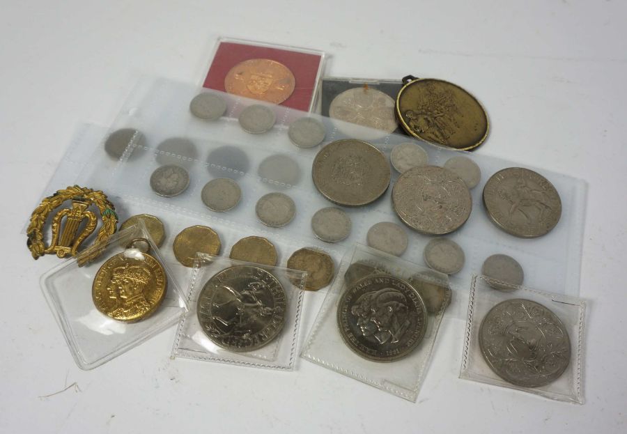 A large assortment of largely British denomination coinage and assorted collectible medals and other - Image 2 of 3