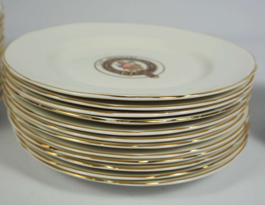 A set of Clan Urquhart crested table china, including 12 bowls, 12 large plates, 12 dessert - Image 3 of 7