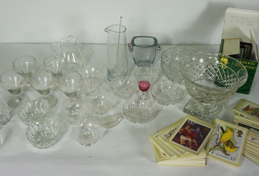 Assorted glassware, including a pressed glass fruit bowl, a jug and other items (a lot)