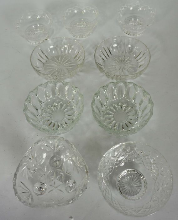 Assorted glassware, including a pressed glass fruit bowl, a jug and other items (a lot) - Image 4 of 6